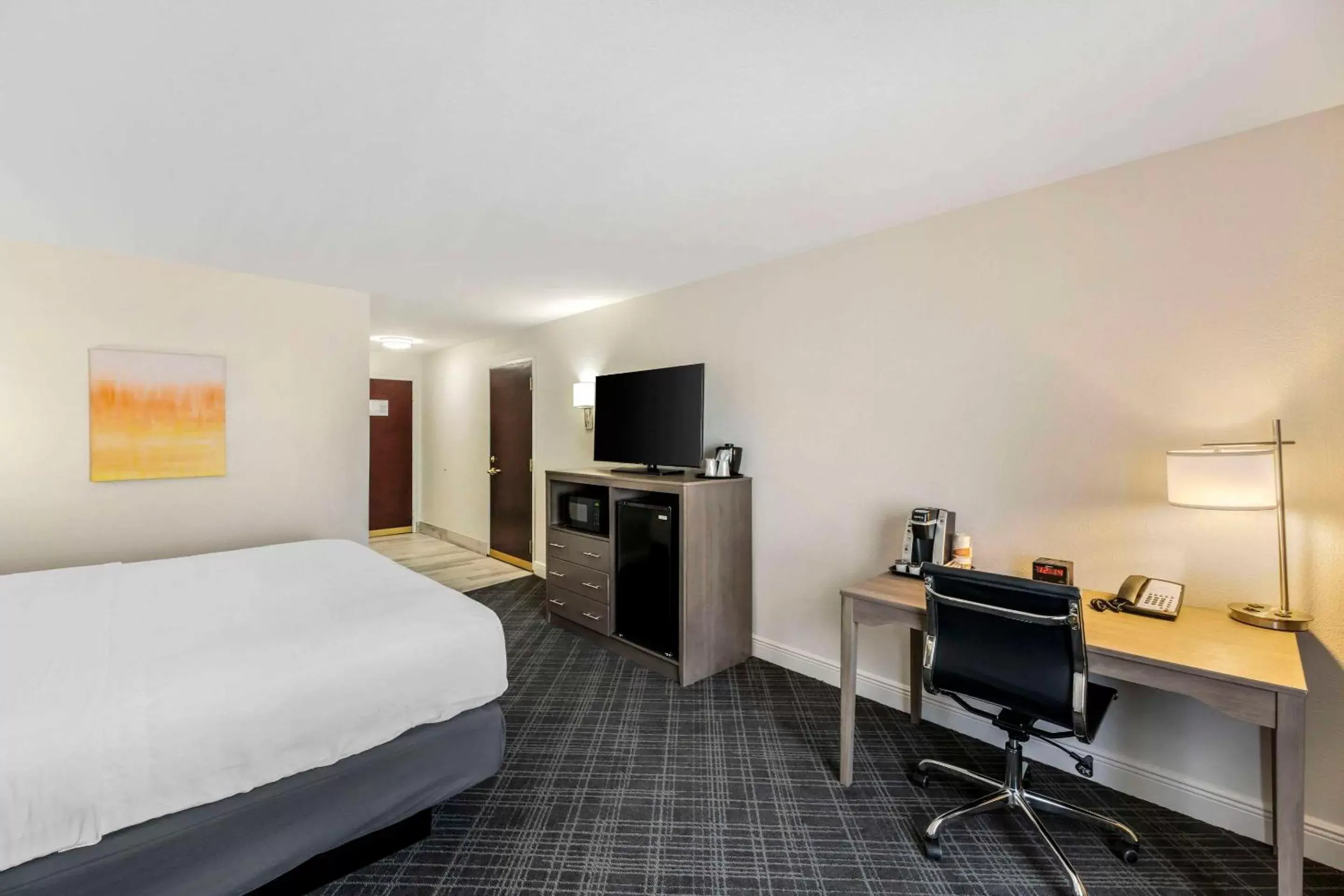 Bedroom, Bed in Comfort Inn & Suites Bedroom, Bed in Comfort Inn & Suites