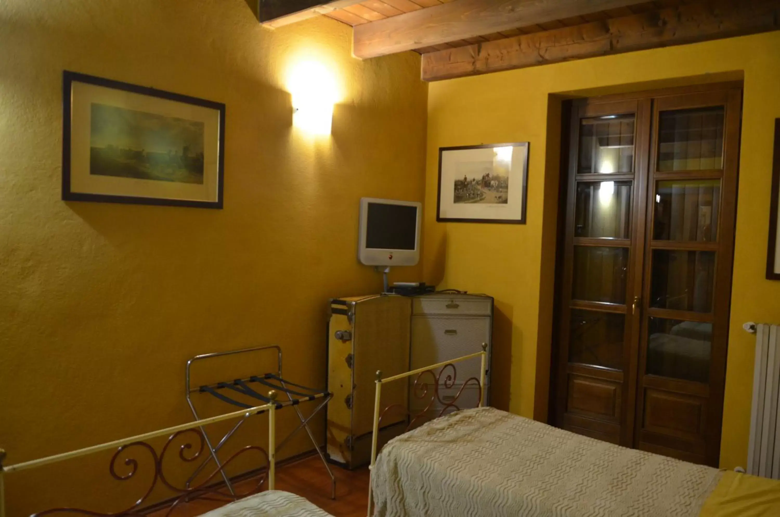 TV/Entertainment Center in B&B IL CASTELLETTO