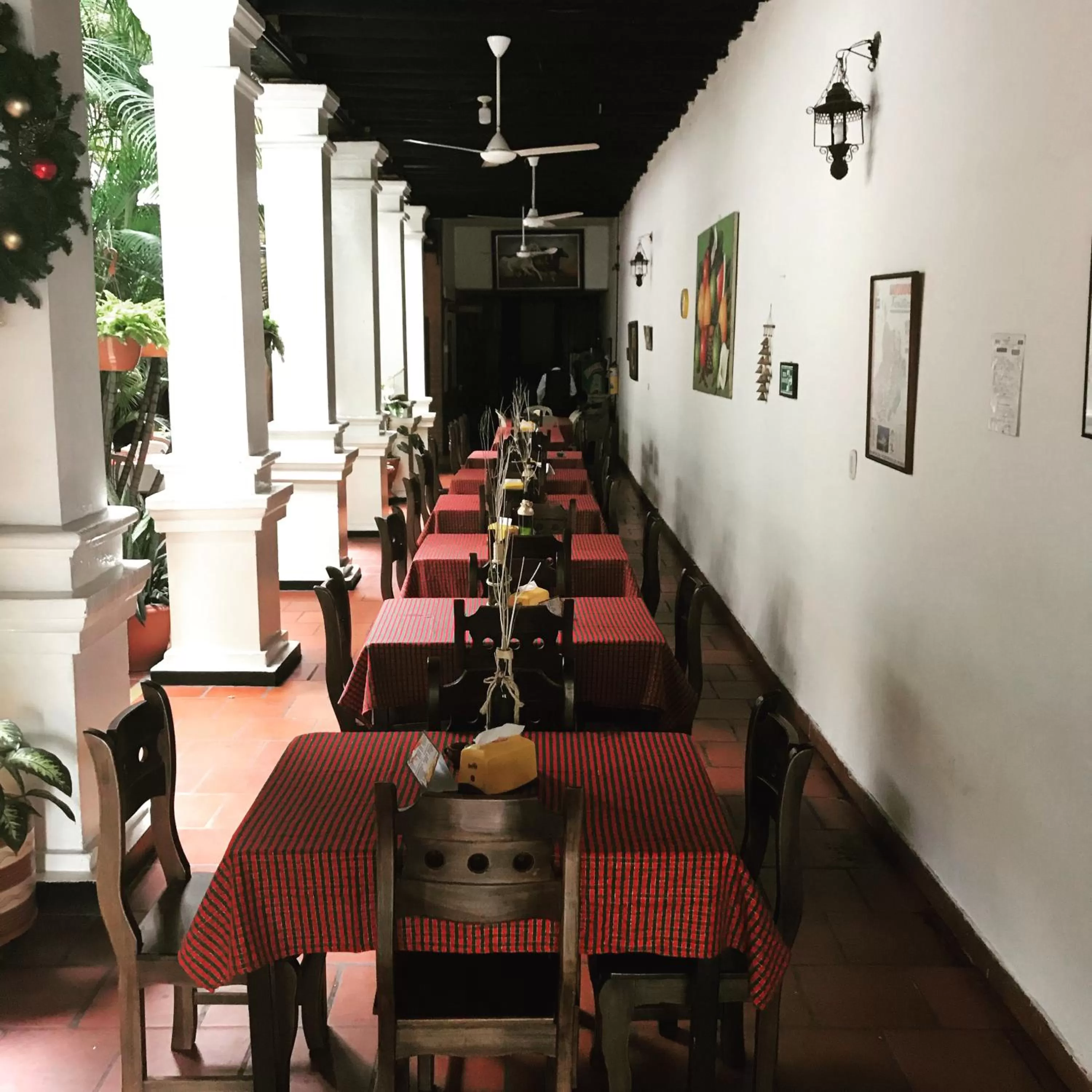 Restaurant/places to eat in Hotel Las Nieves
