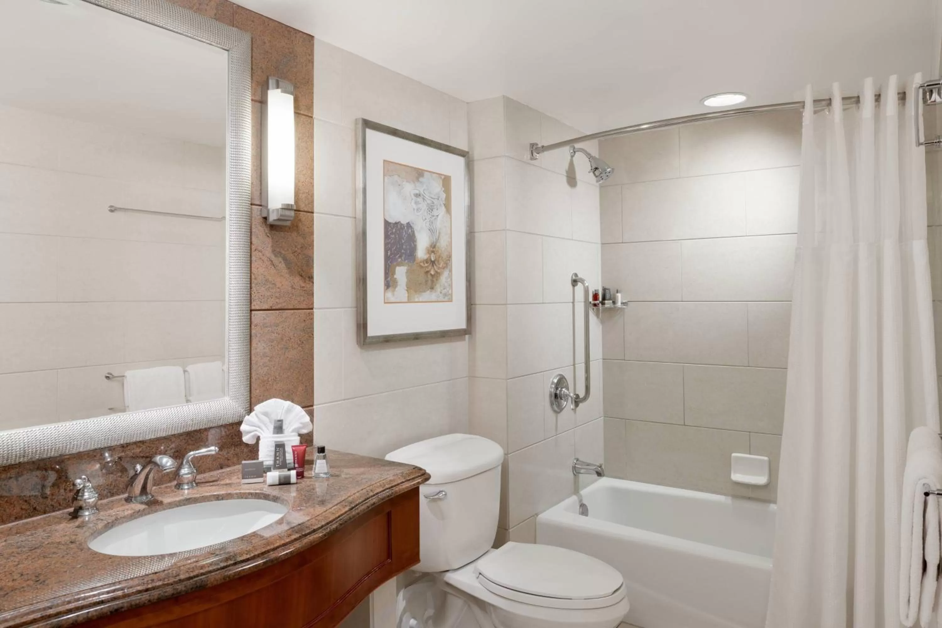 Bathroom in San Diego Marriott Gaslamp Quarter