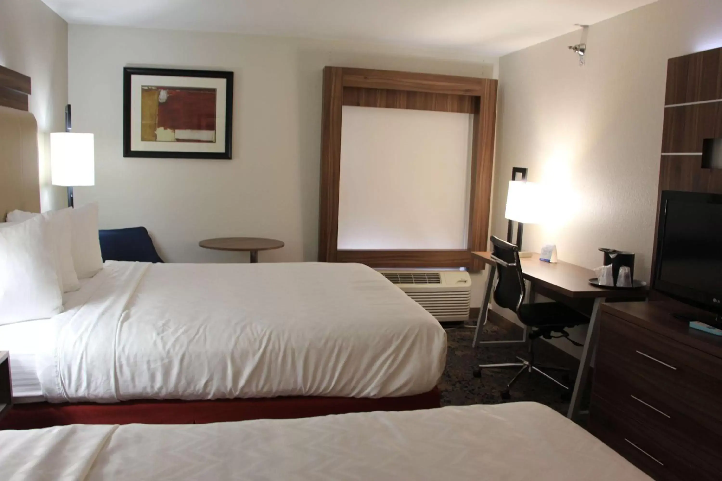 Photo of the whole room, Bed in Best Western Plus Kansas City Airport - KCI East