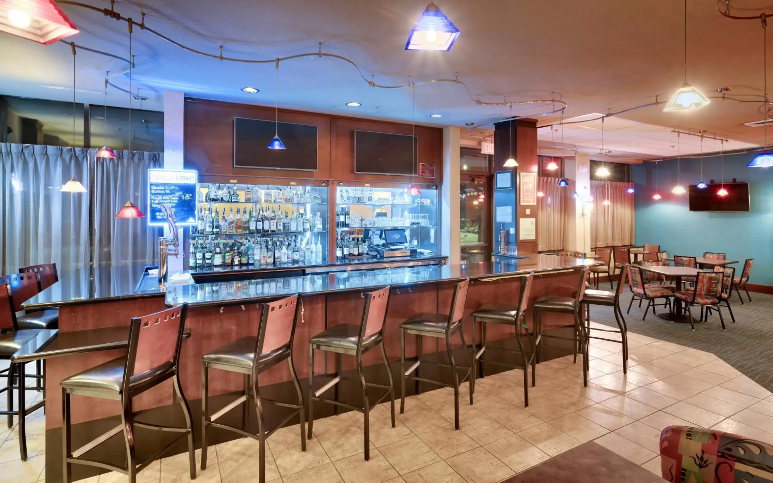 Lounge or bar, Lounge/Bar in Holiday Inn & Suites Salt Lake City - Airport West, an IHG Hotel