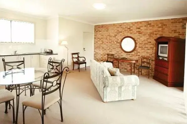 Living room, Seating Area in Potters Apartments