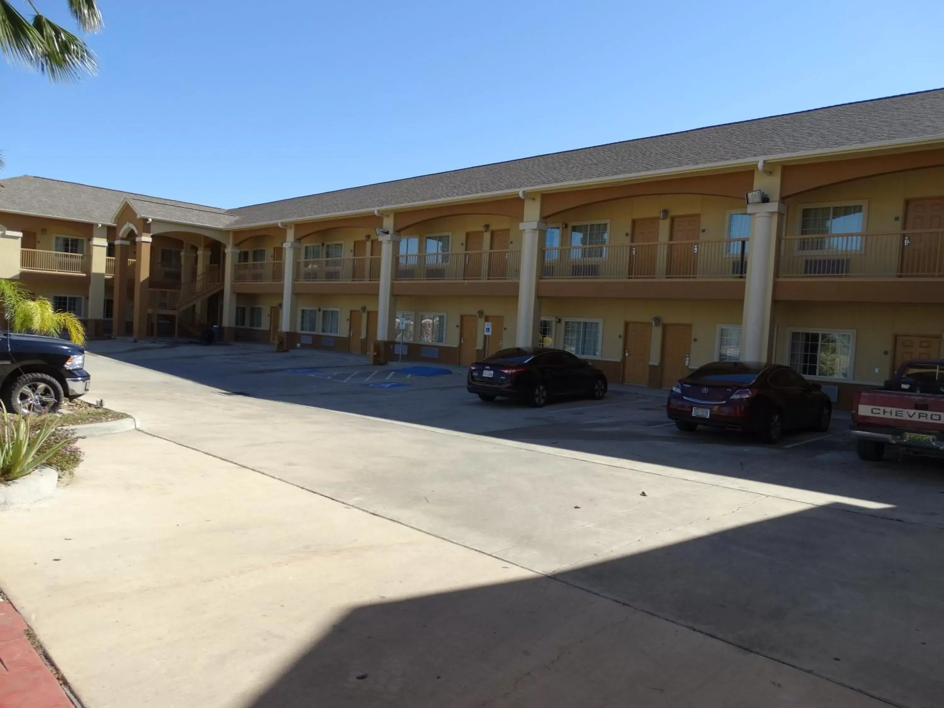 Property Building in Regency Inn & Suites - Baytown