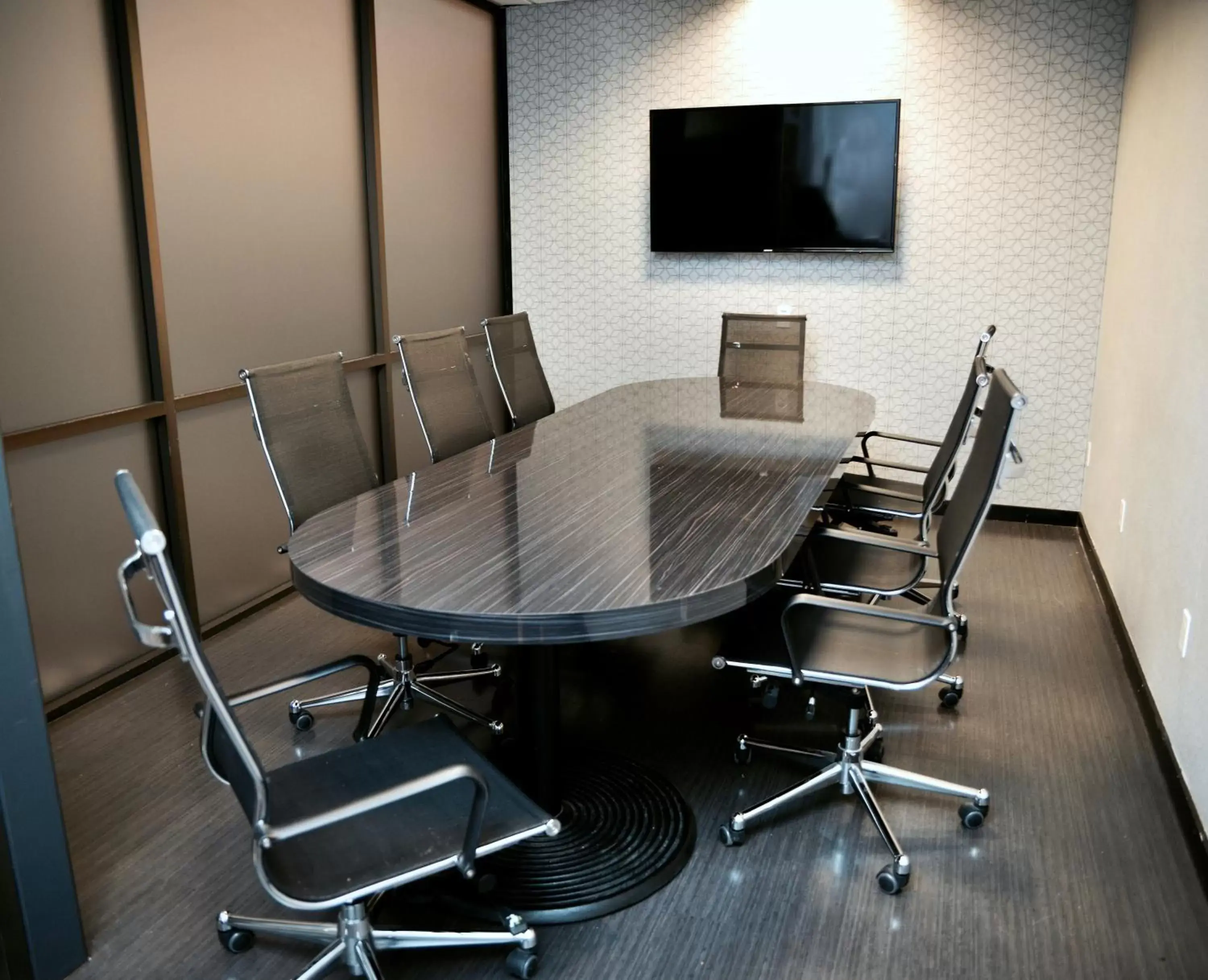 Meeting/conference room in Holiday Inn Portland South/Wilsonville, an IHG Hotel
