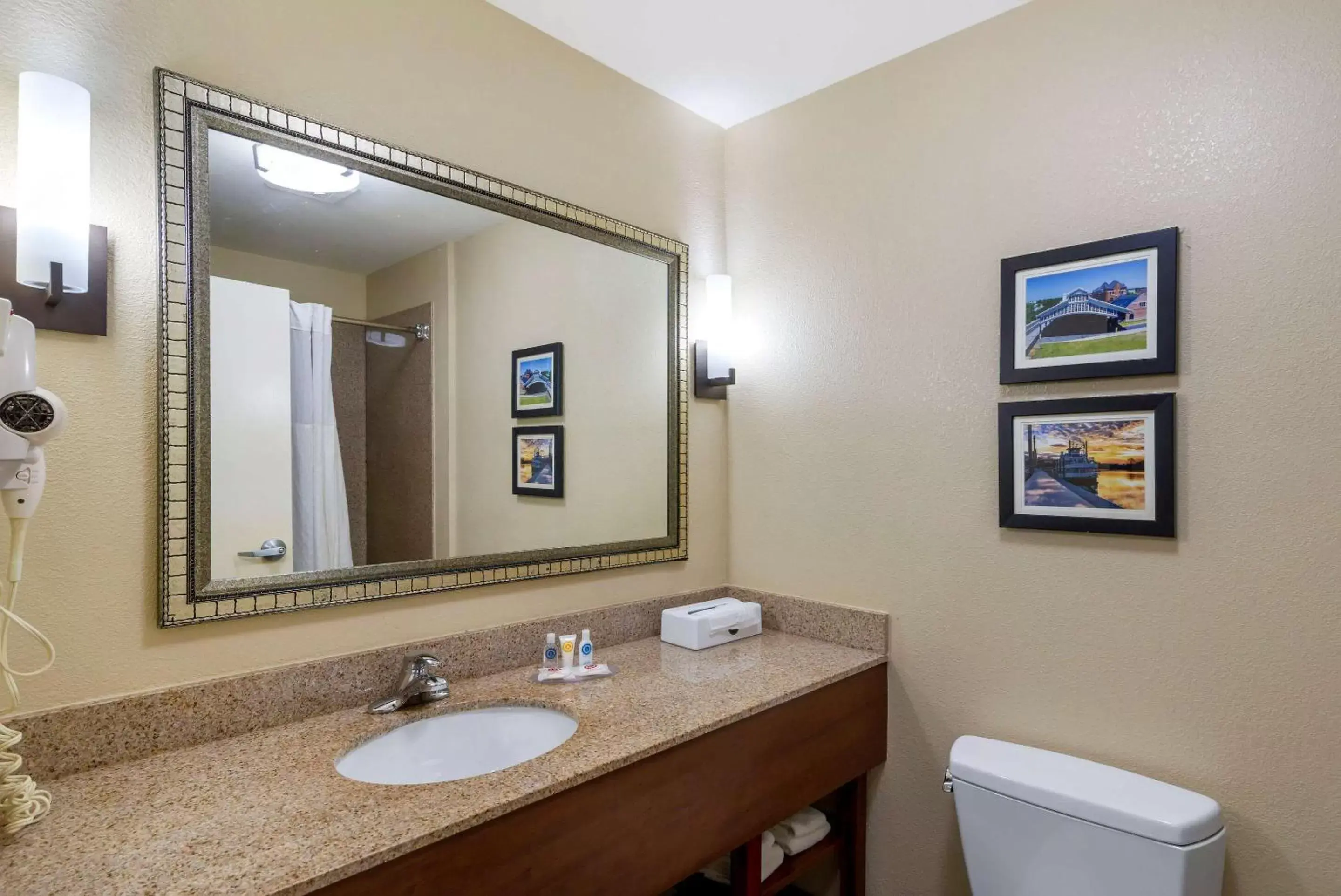 Bathroom in Comfort Inn & Suites Montgomery Eastchase