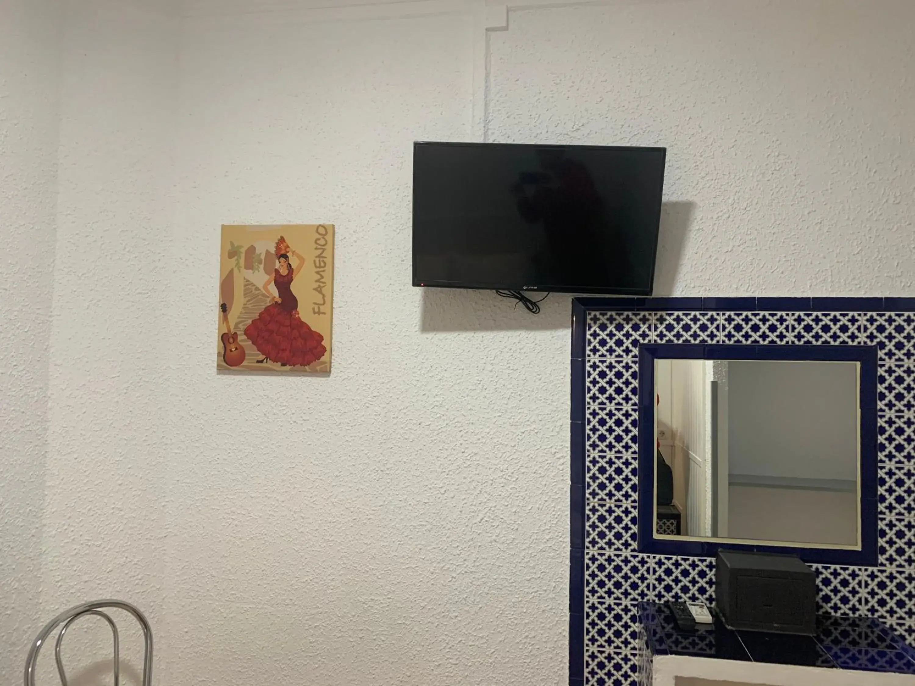 TV and multimedia, TV/Entertainment Center in Hostal Alcobia
