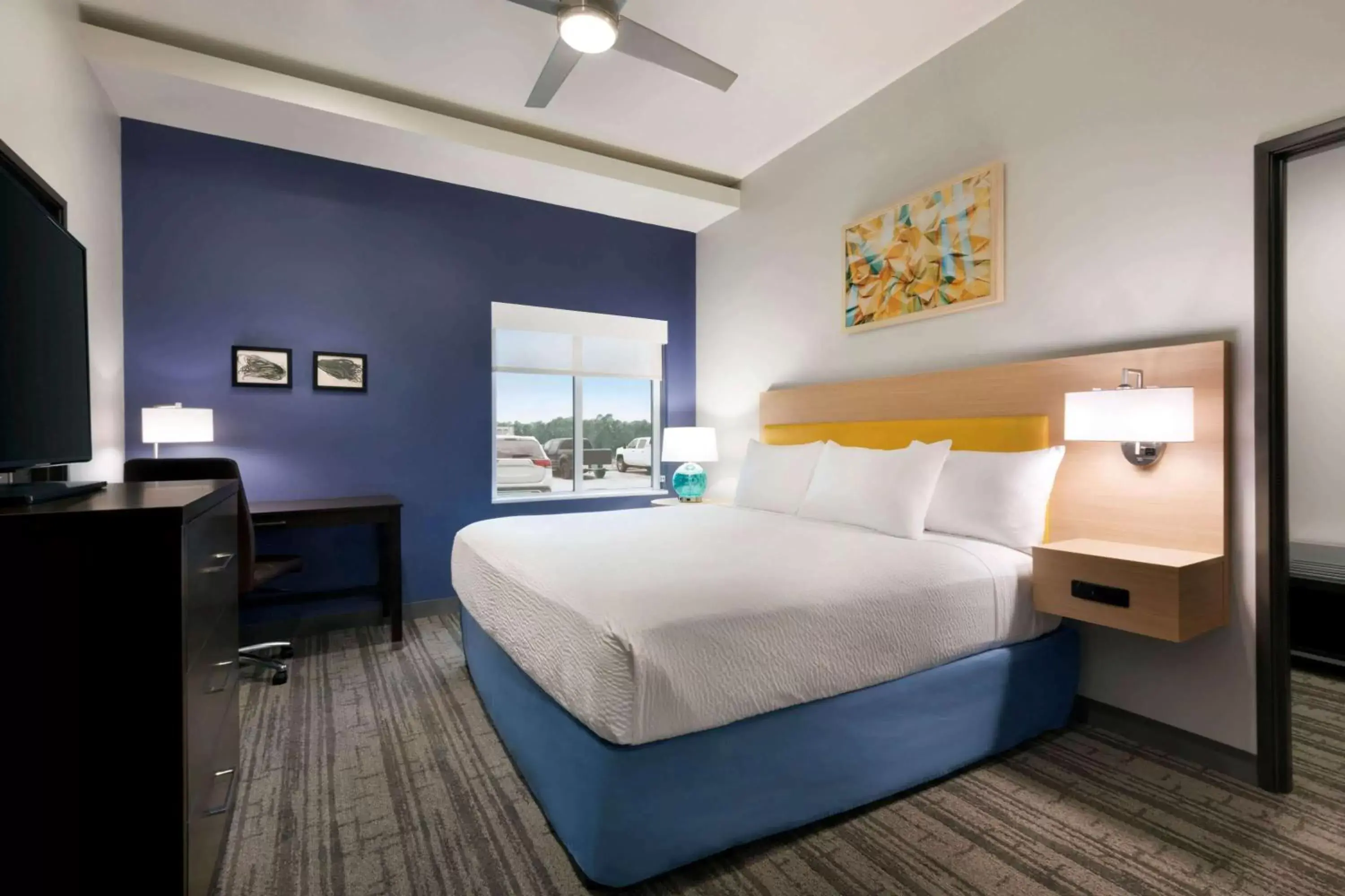 Photo of the whole room, Bed in Days Inn by Wyndham Beaumont West I-10 Walden