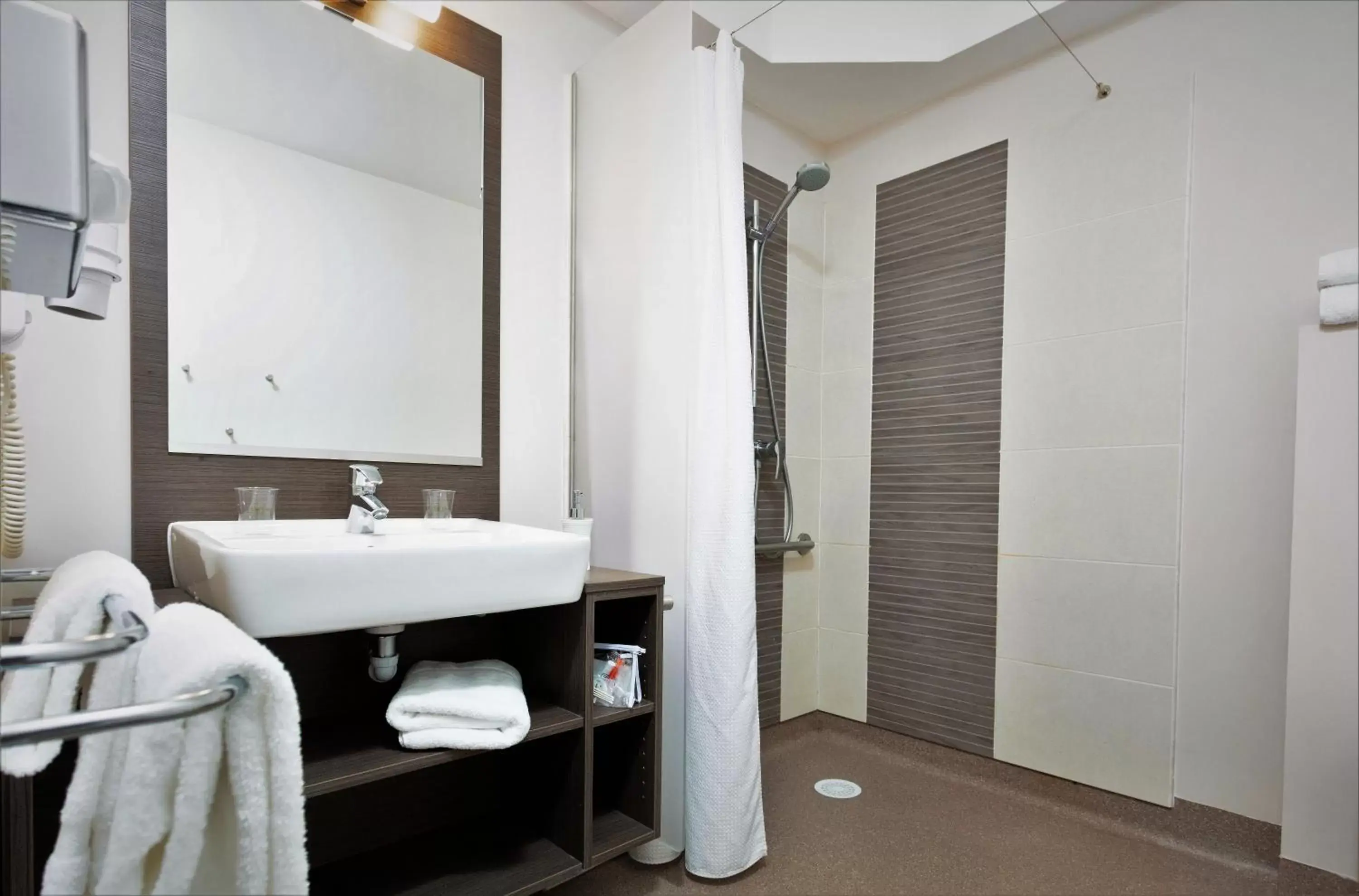 Bathroom in Forme-hotel & Spa Montpellier Sud-Est - Parc Expositions - Arena