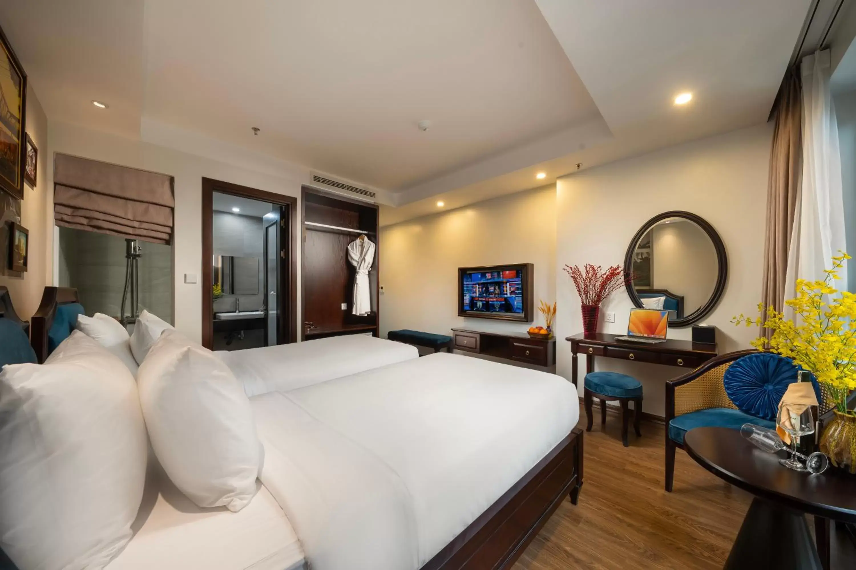 Communal lounge/ TV room, Bed in Hanoi Fiesta Grand Hotel and Spa Communal lounge/ TV room, Bed in Hanoi Fiesta Grand Hotel and Spa