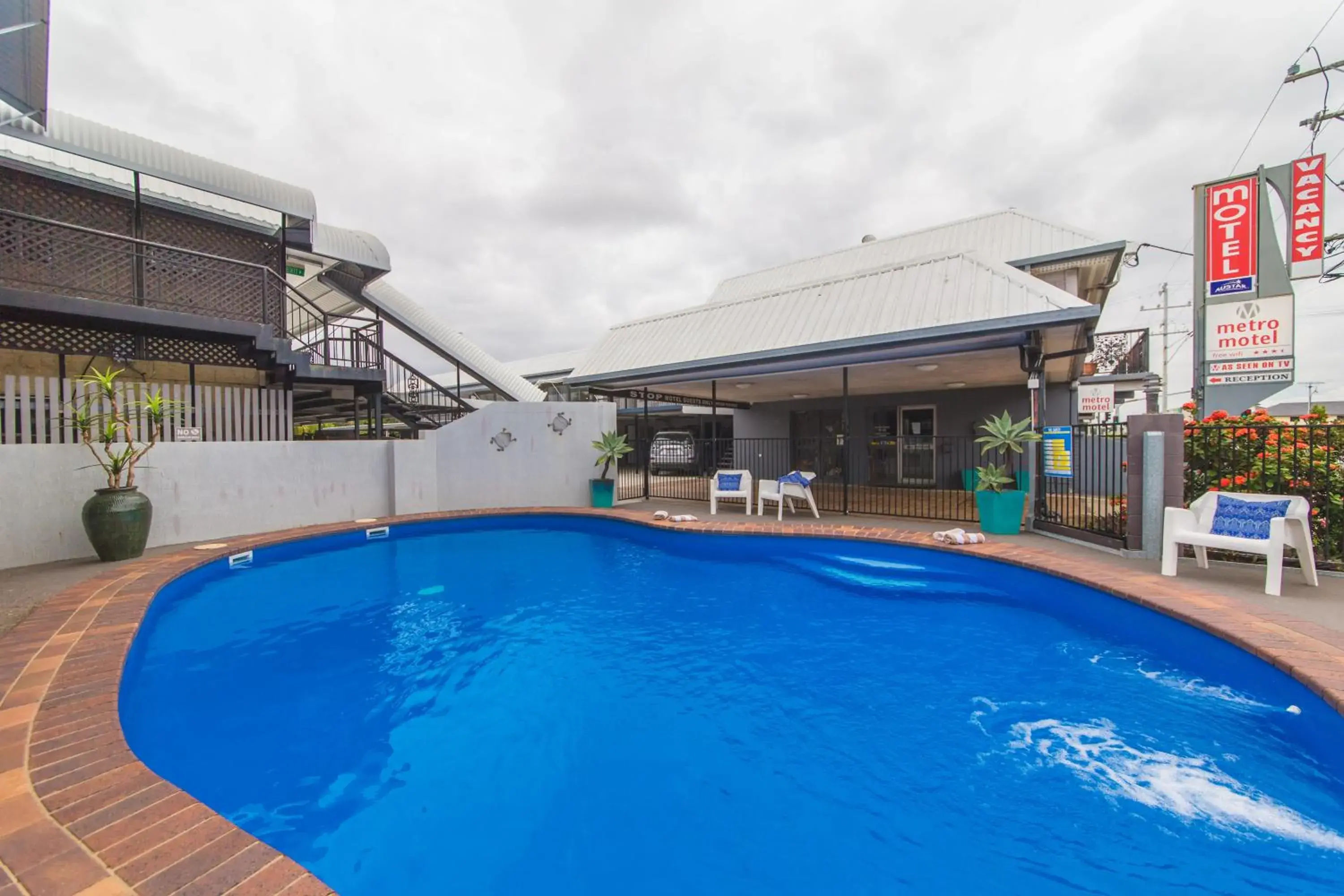 Swimming Pool in Metro Motel Rockhampton