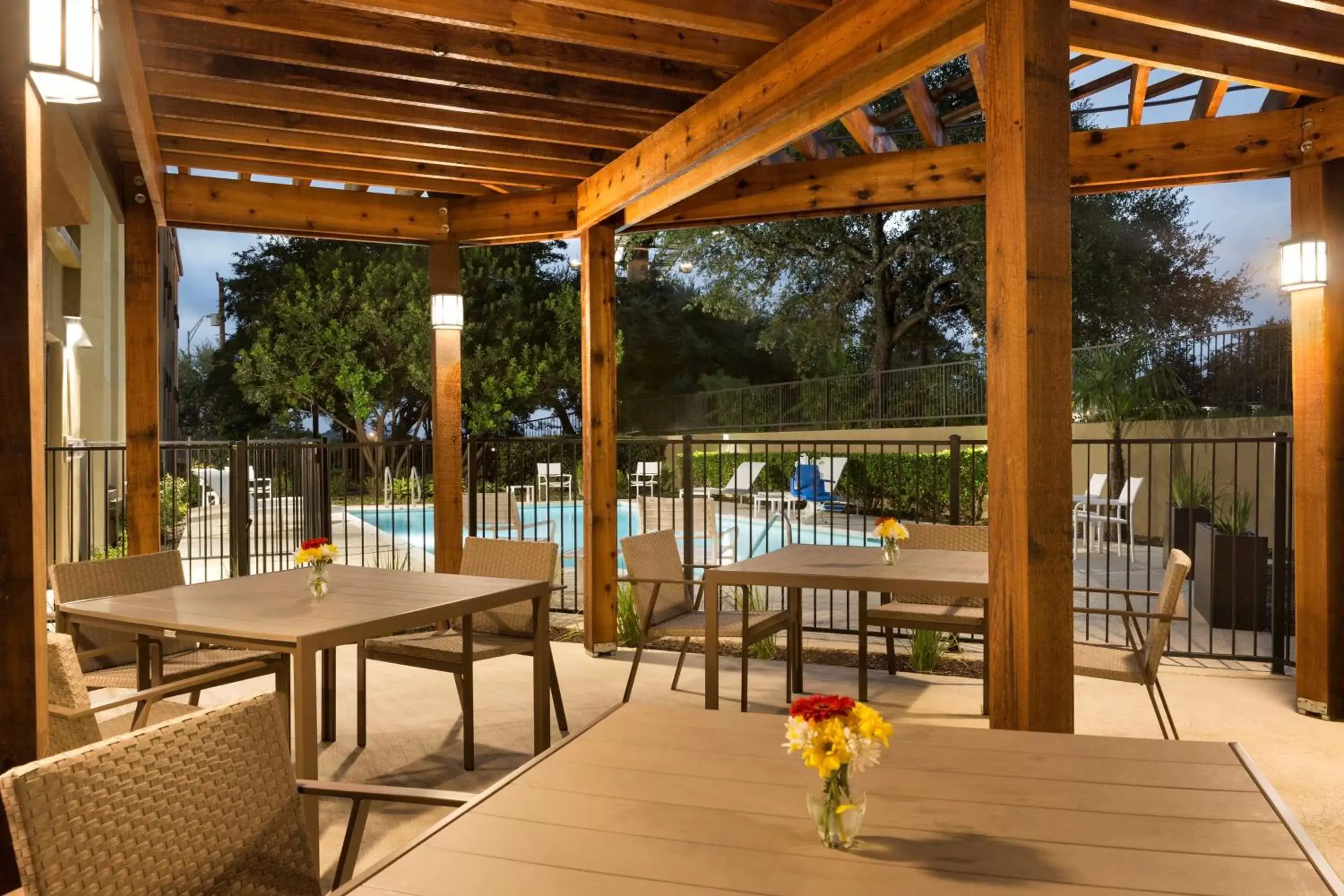 Patio in Country Inn & Suites by Radisson, San Antonio Medical Center, TX