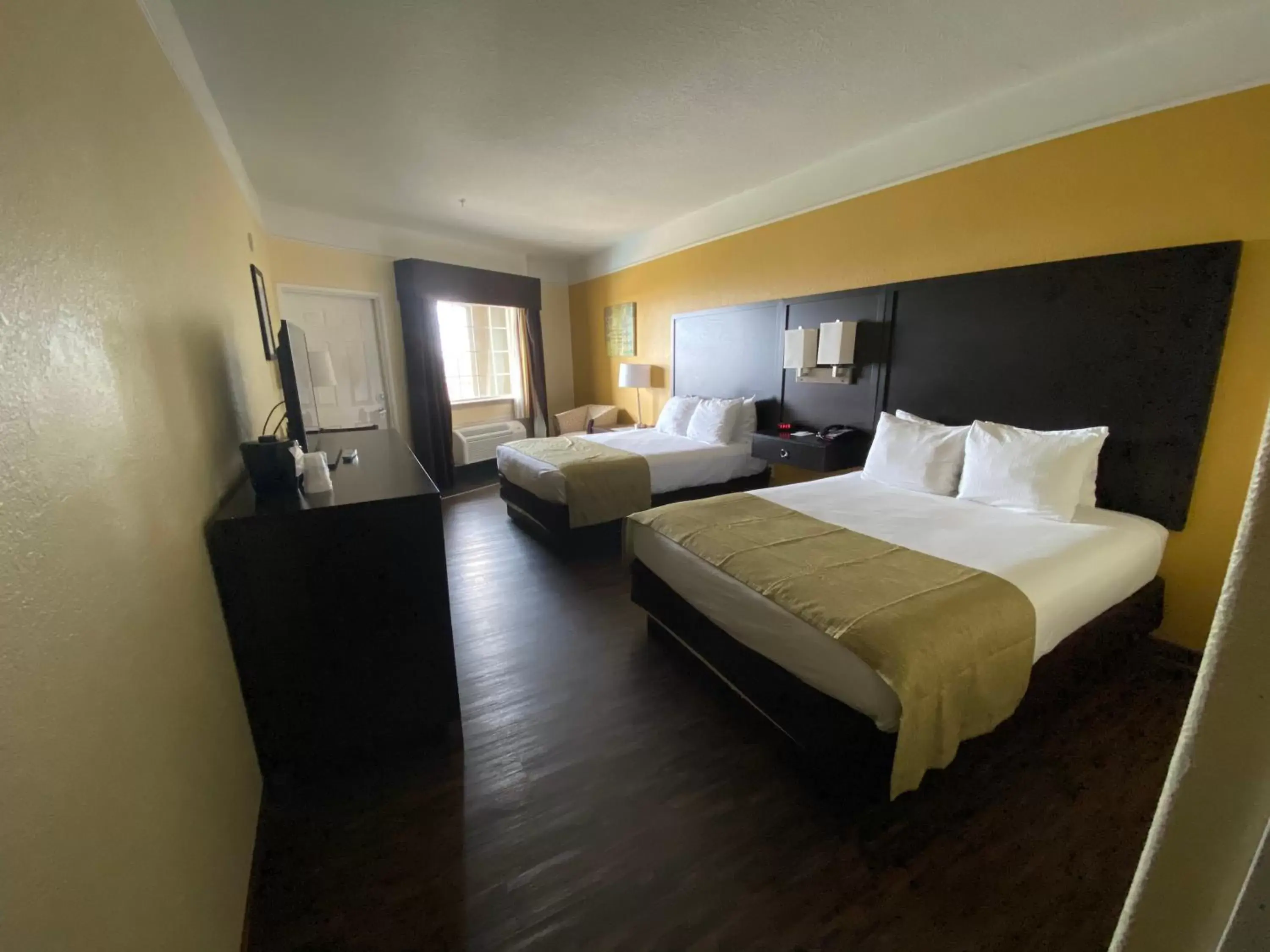 Photo of the whole room, Bed in Galveston Beach Hotel