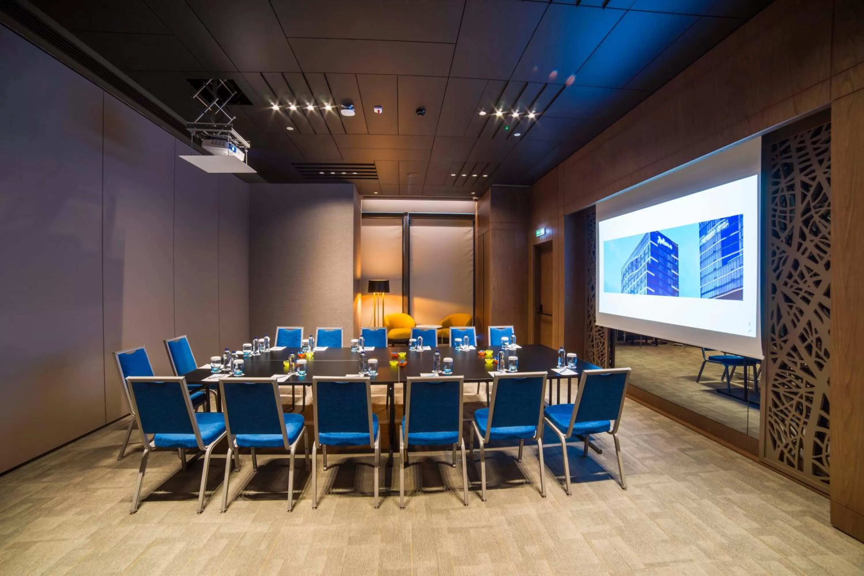 Food and drinks in Radisson Collection Hotel, Vadistanbul