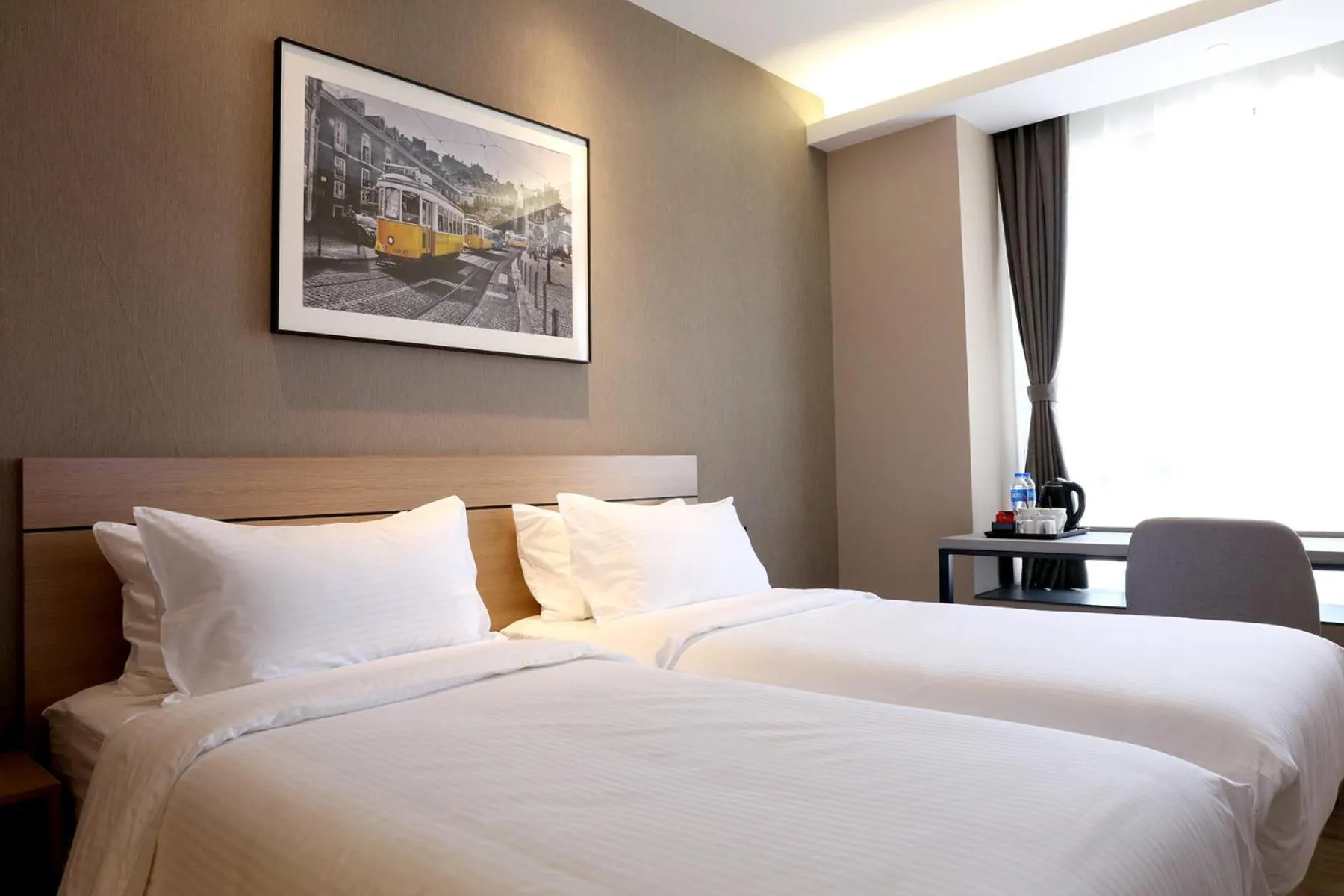 Bed in Bridal Tea House Hotel