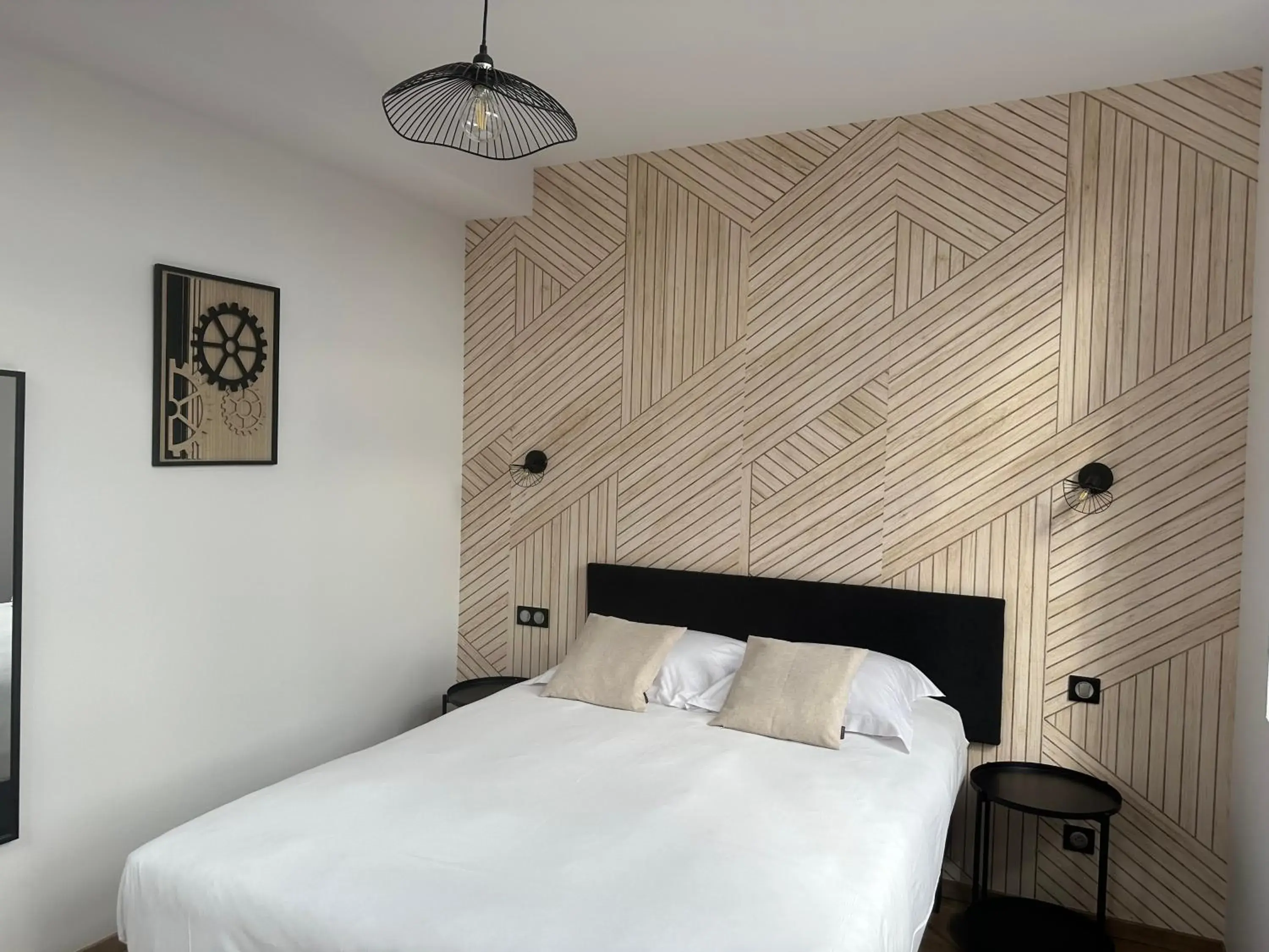 Bed in Hôtel Le Dormeur du Val Bed in Hôtel Le Dormeur du Val