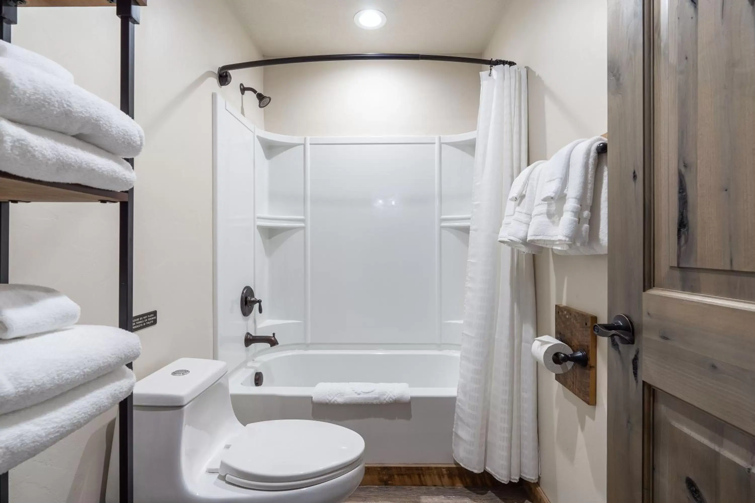 Shower, Bathroom in The Adventure Inn Yellowstone