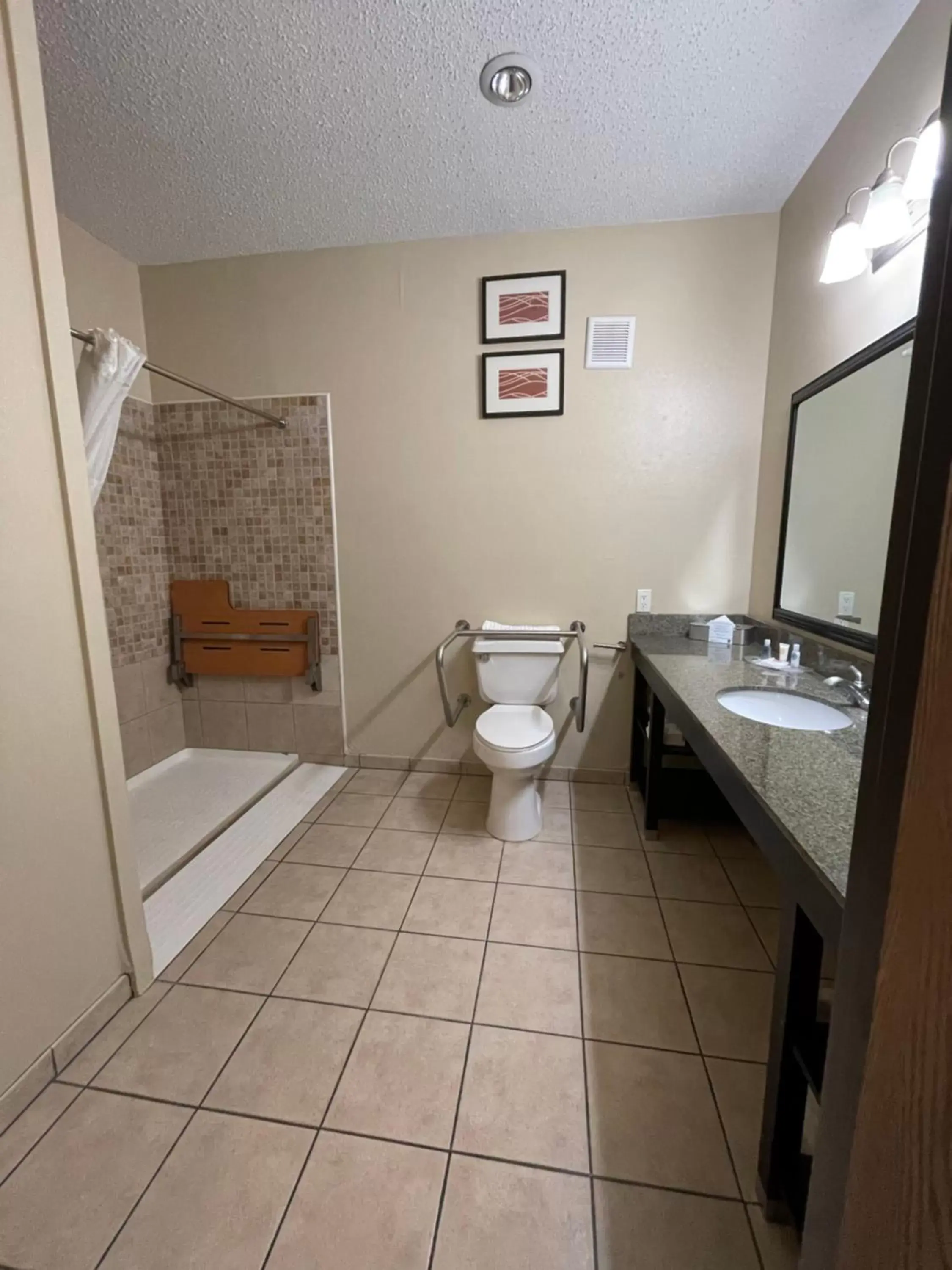 Bathroom in Comfort Suites Near Vancouver Mall