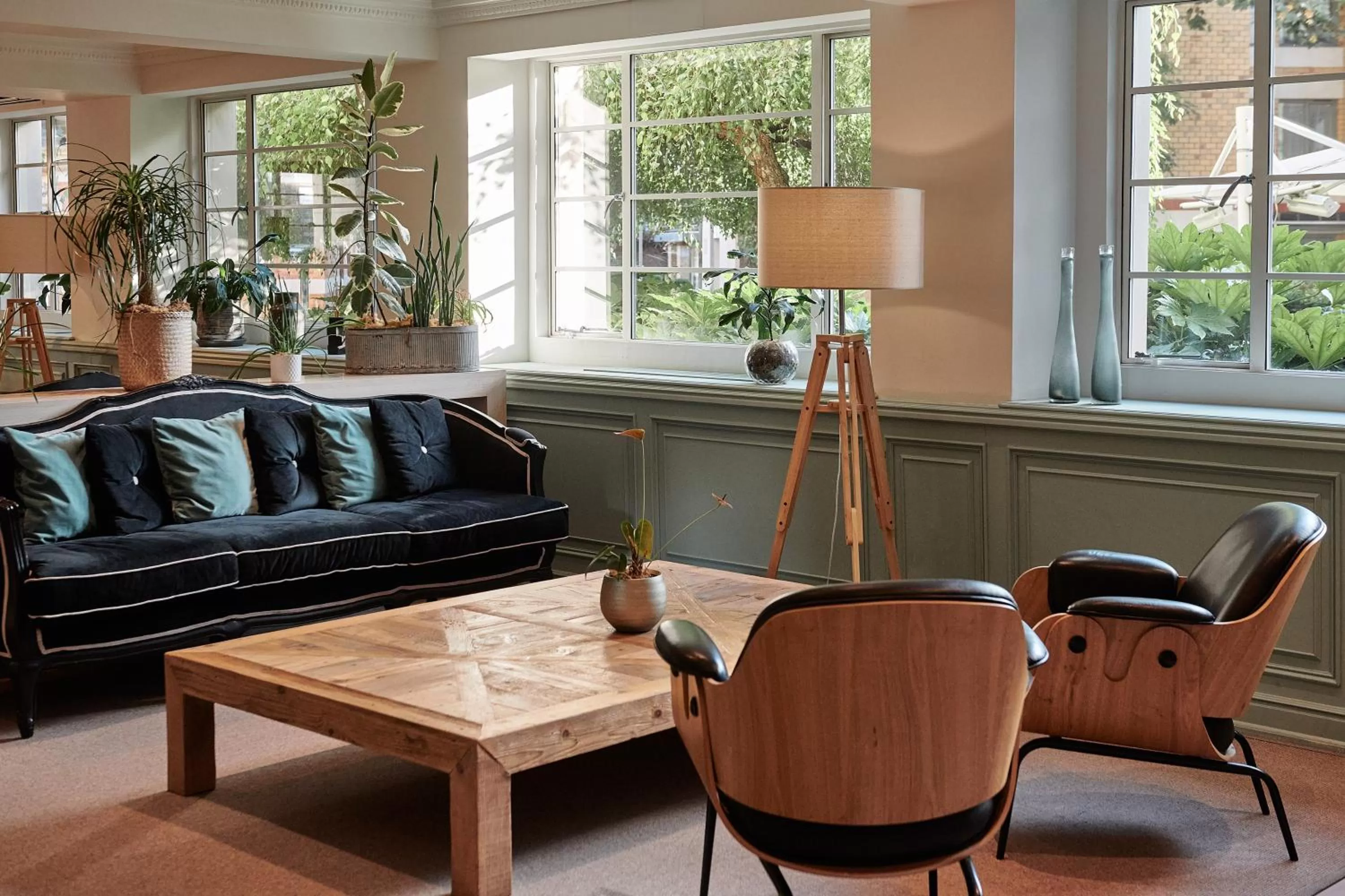 Living room in Melia White House Hotel