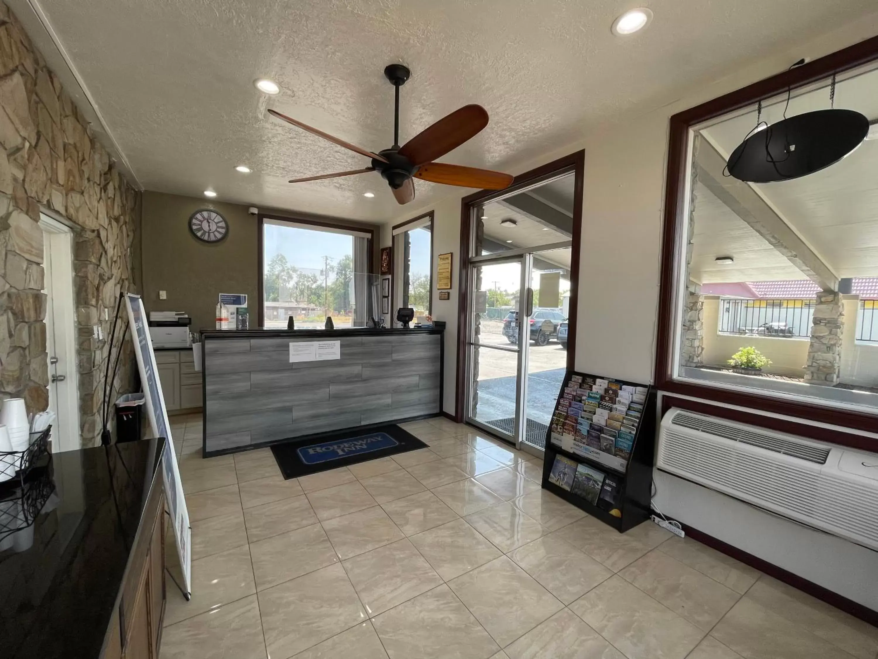 Lobby or reception in Motel 6 Hermiston OR Umatilla Lobby or reception in Motel 6 Hermiston OR Umatilla