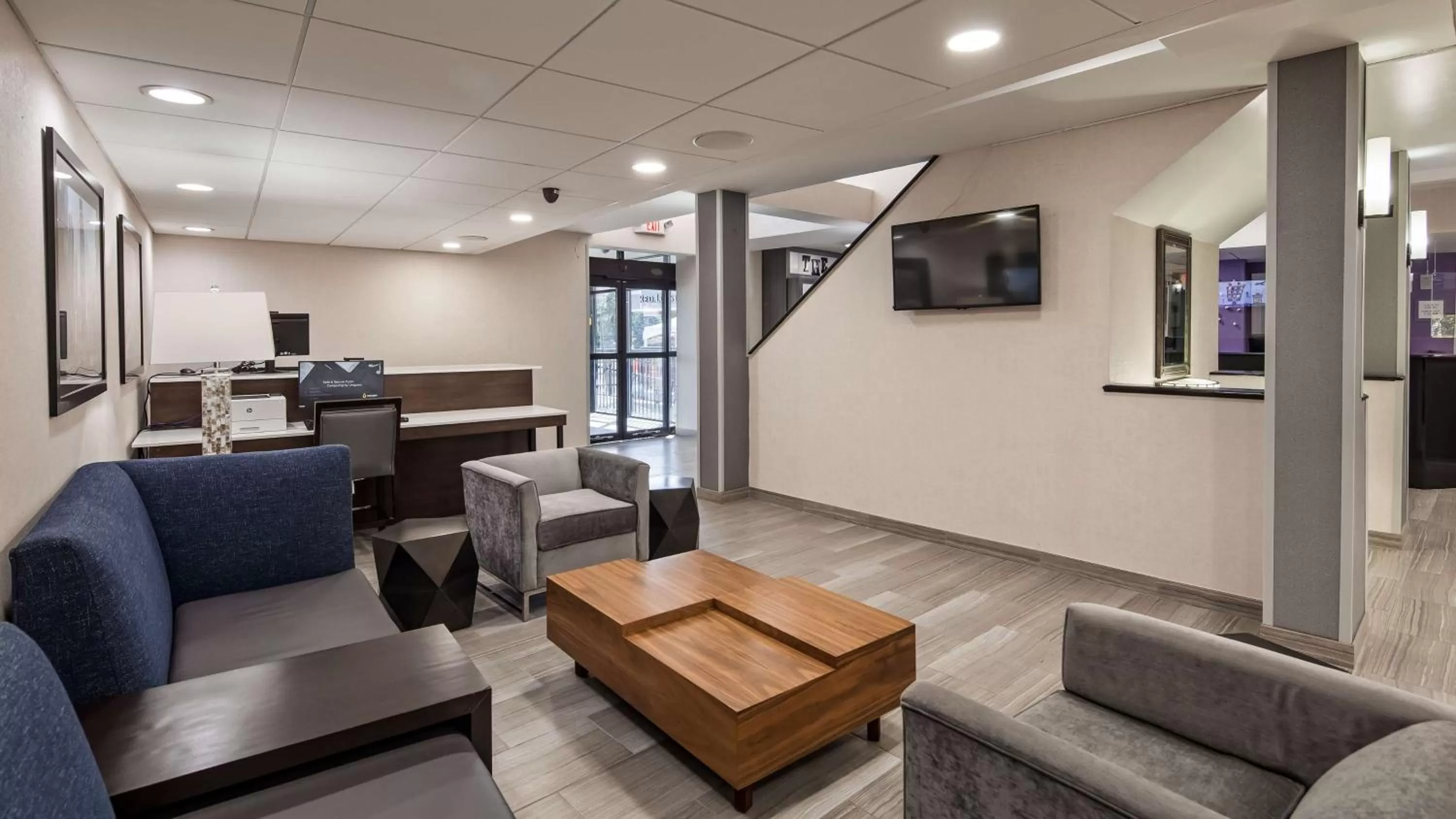 Lobby or reception, Seating Area in Best Western Paramus Hotel & Suites