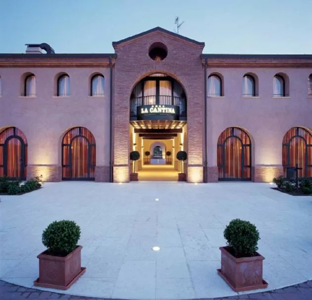 Property building in Hotel La Cantina