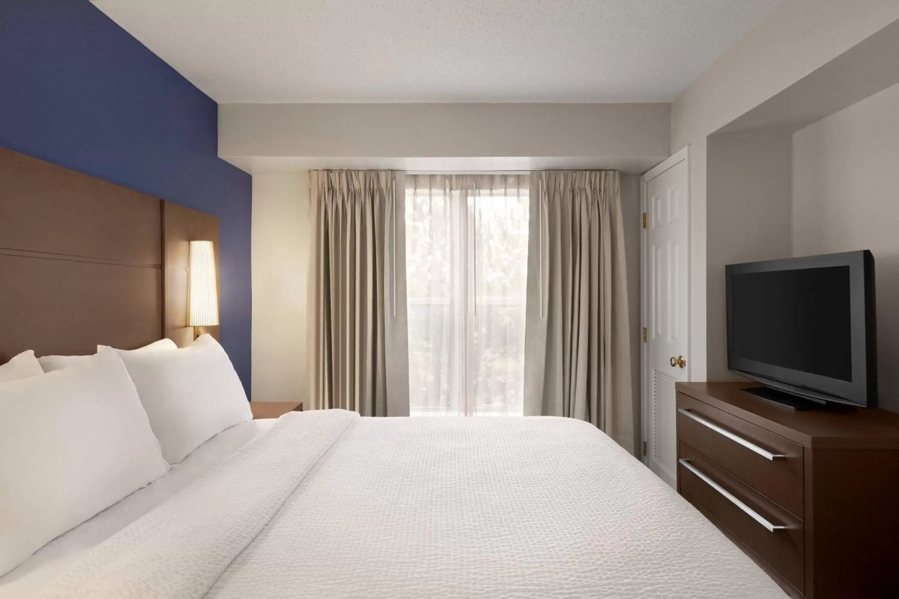 Bedroom, Bed in Residence Inn by Marriott Chicago / Bloomingdale