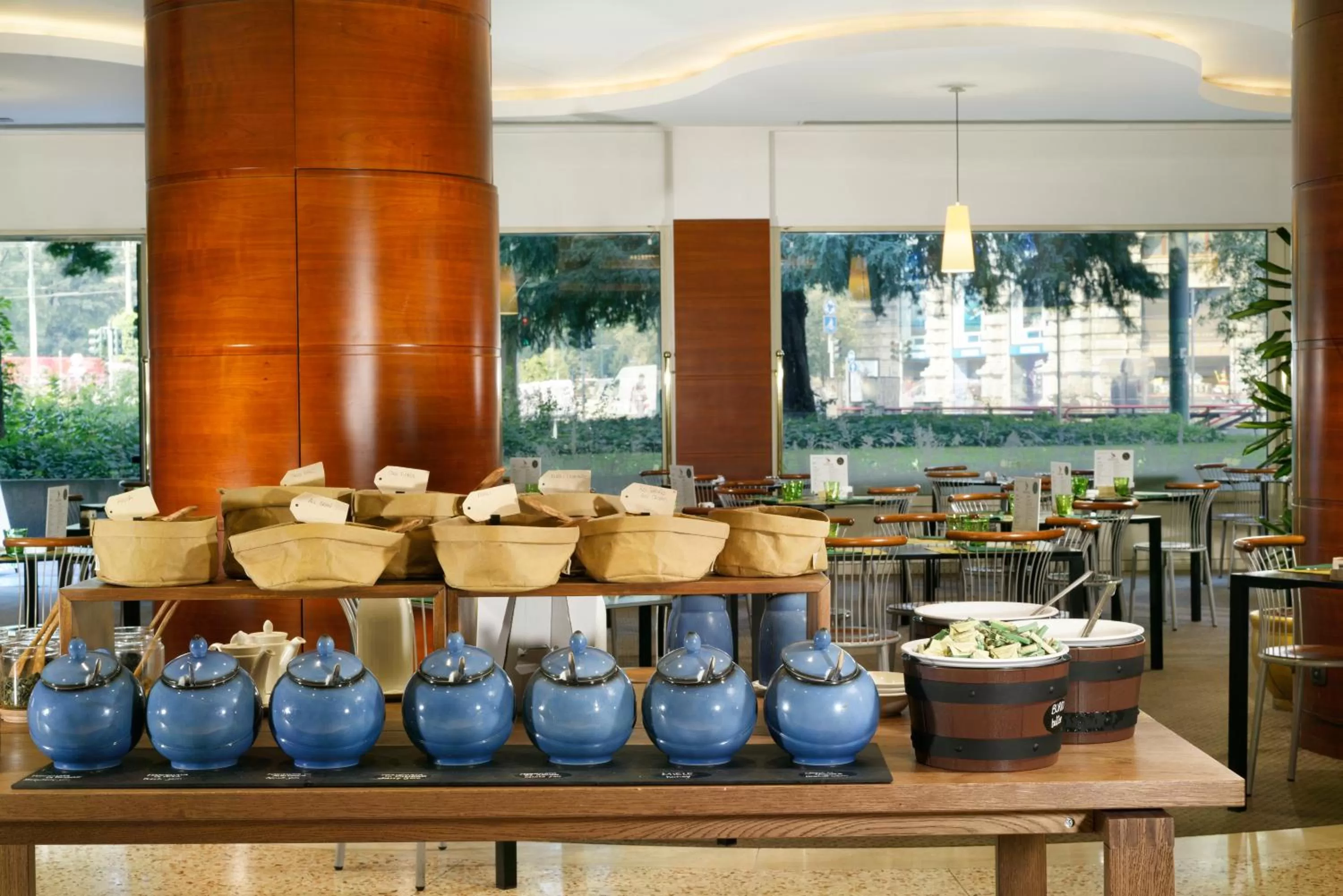 Restaurant/places to eat in UNA Hotels Cusani Milano