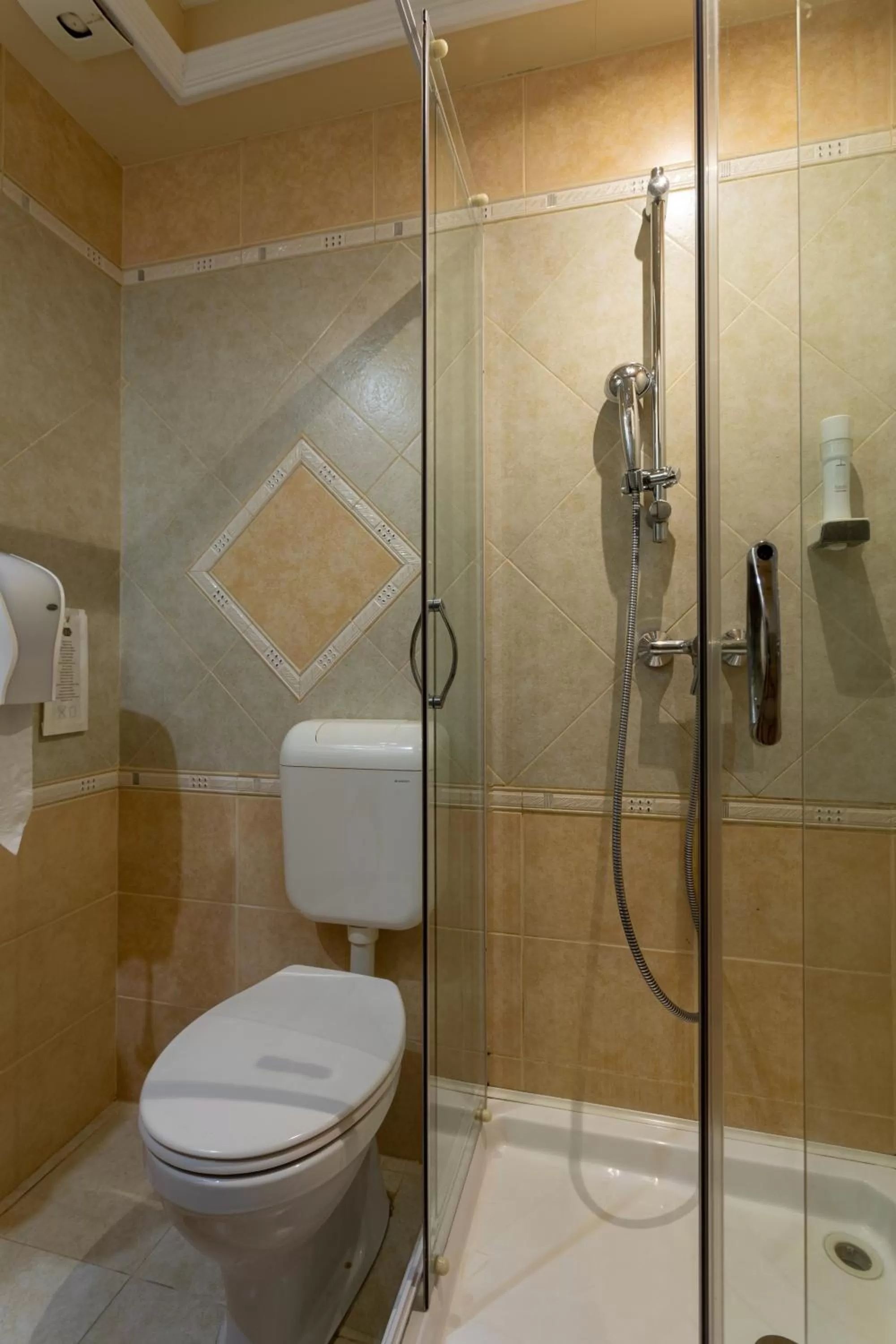 Bathroom in Illés Hotel