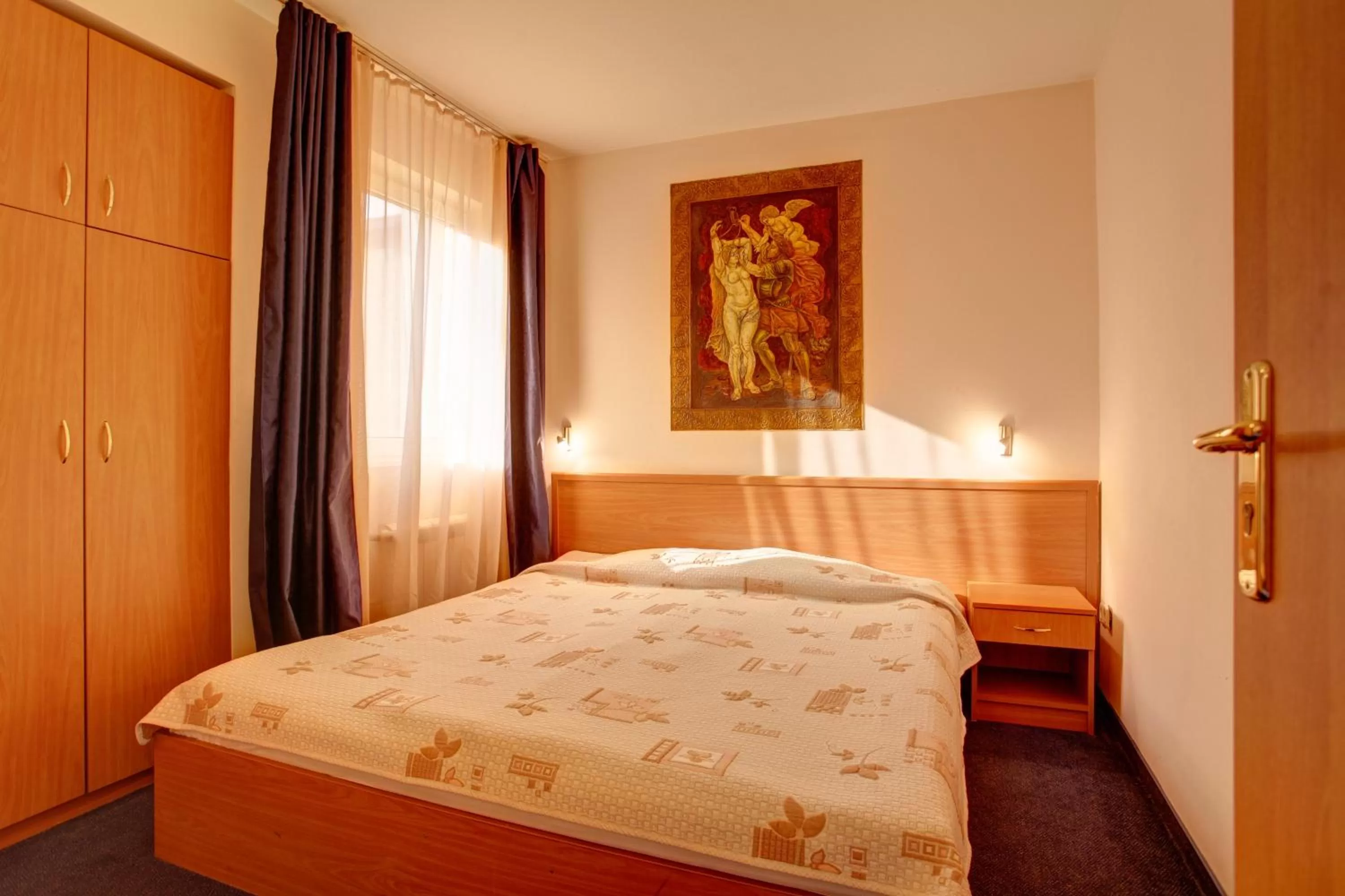 Photo of the whole room in Central Plaza Hotel