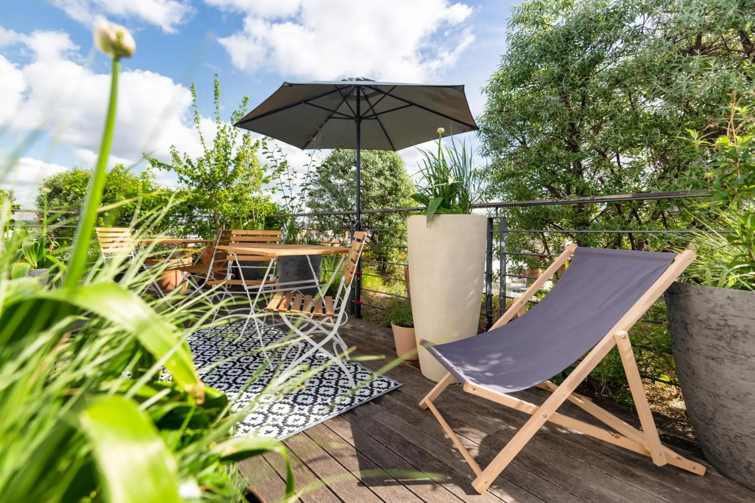 Patio in MOSAIC HOUSE Design Hotel