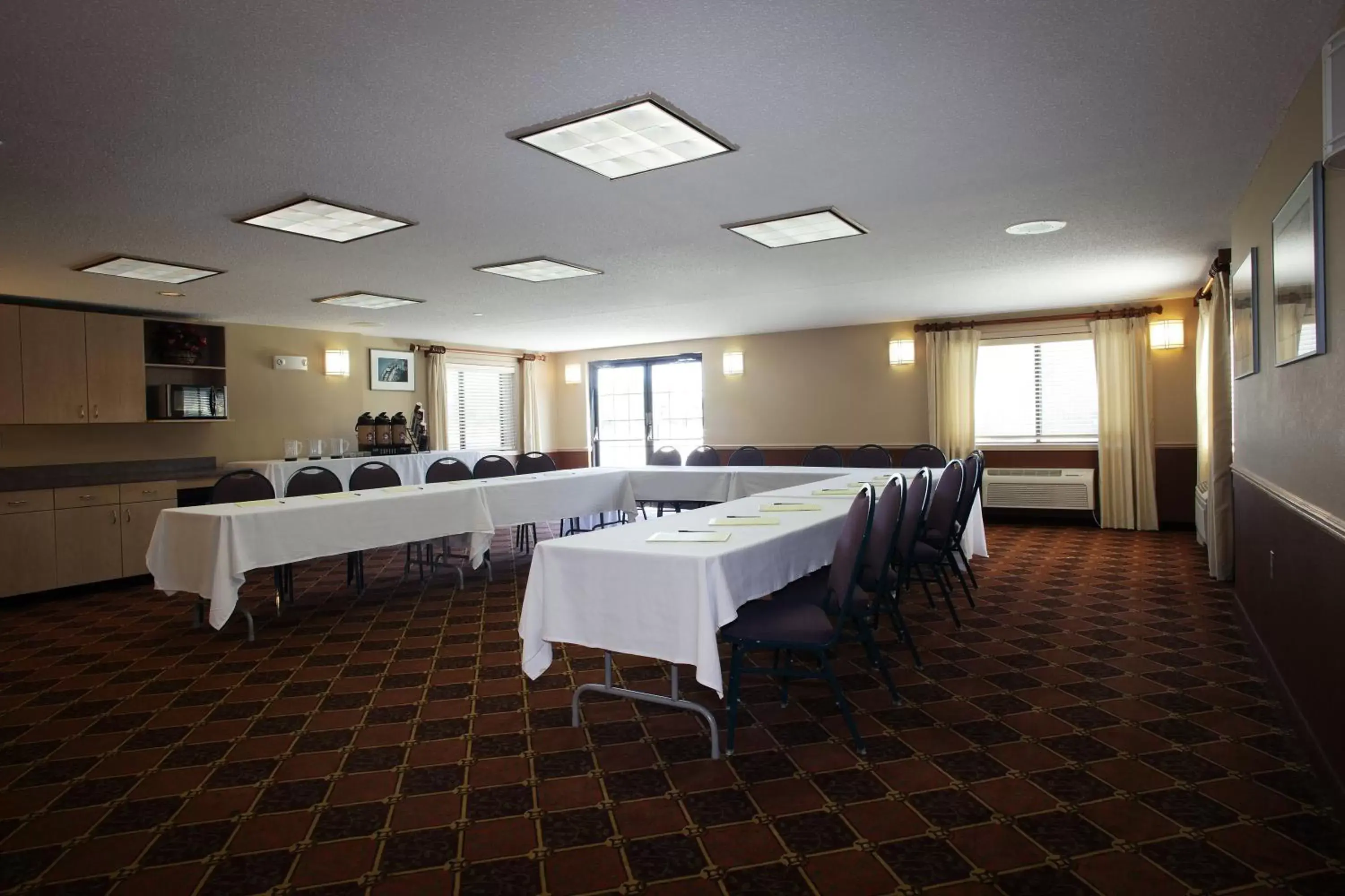 Banquet/Function facilities, Business Area/Conference Room in AmericInn by Wyndham Okoboji