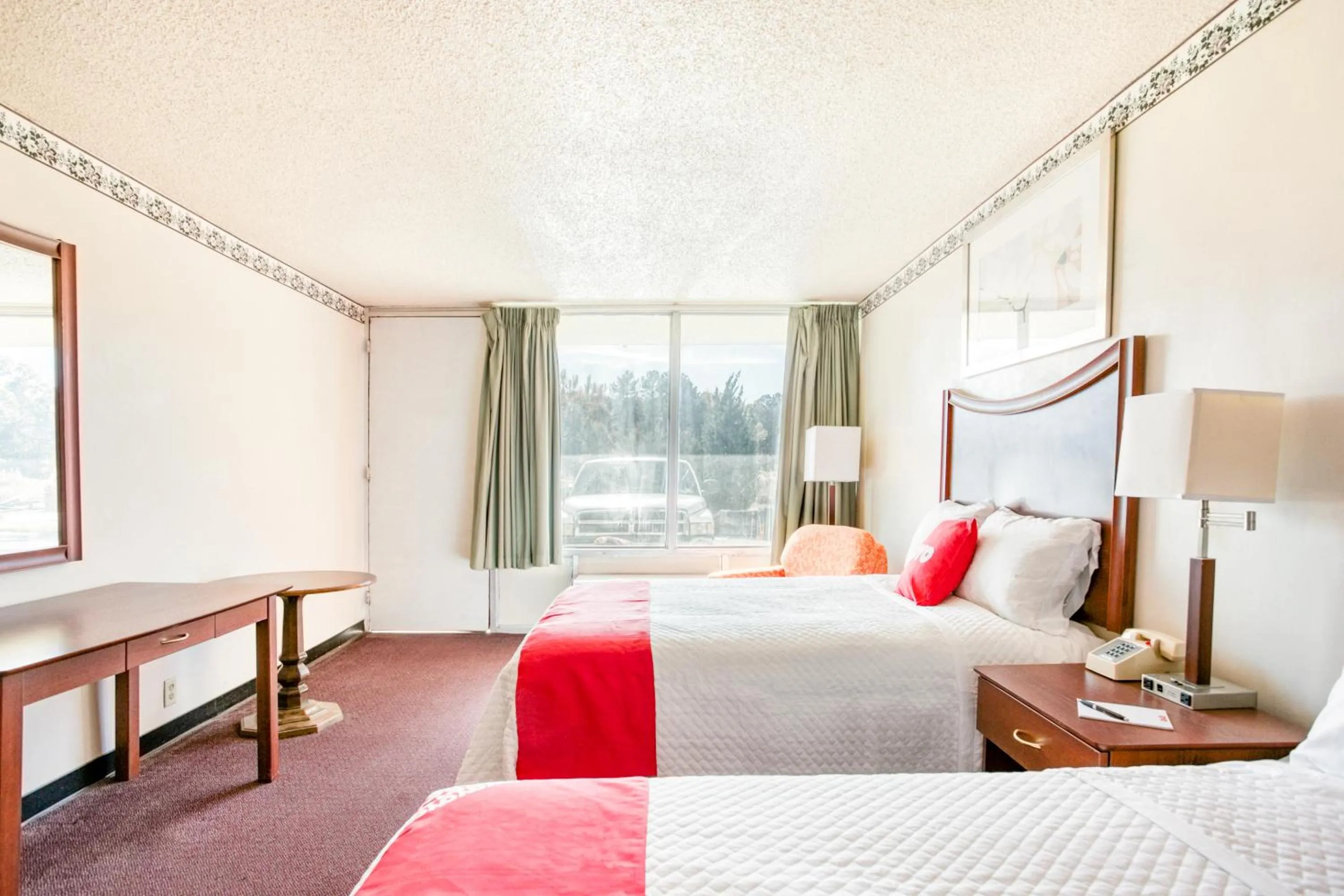 Bedroom, Bed in OYO Hotel Petersburg VA - Templeton