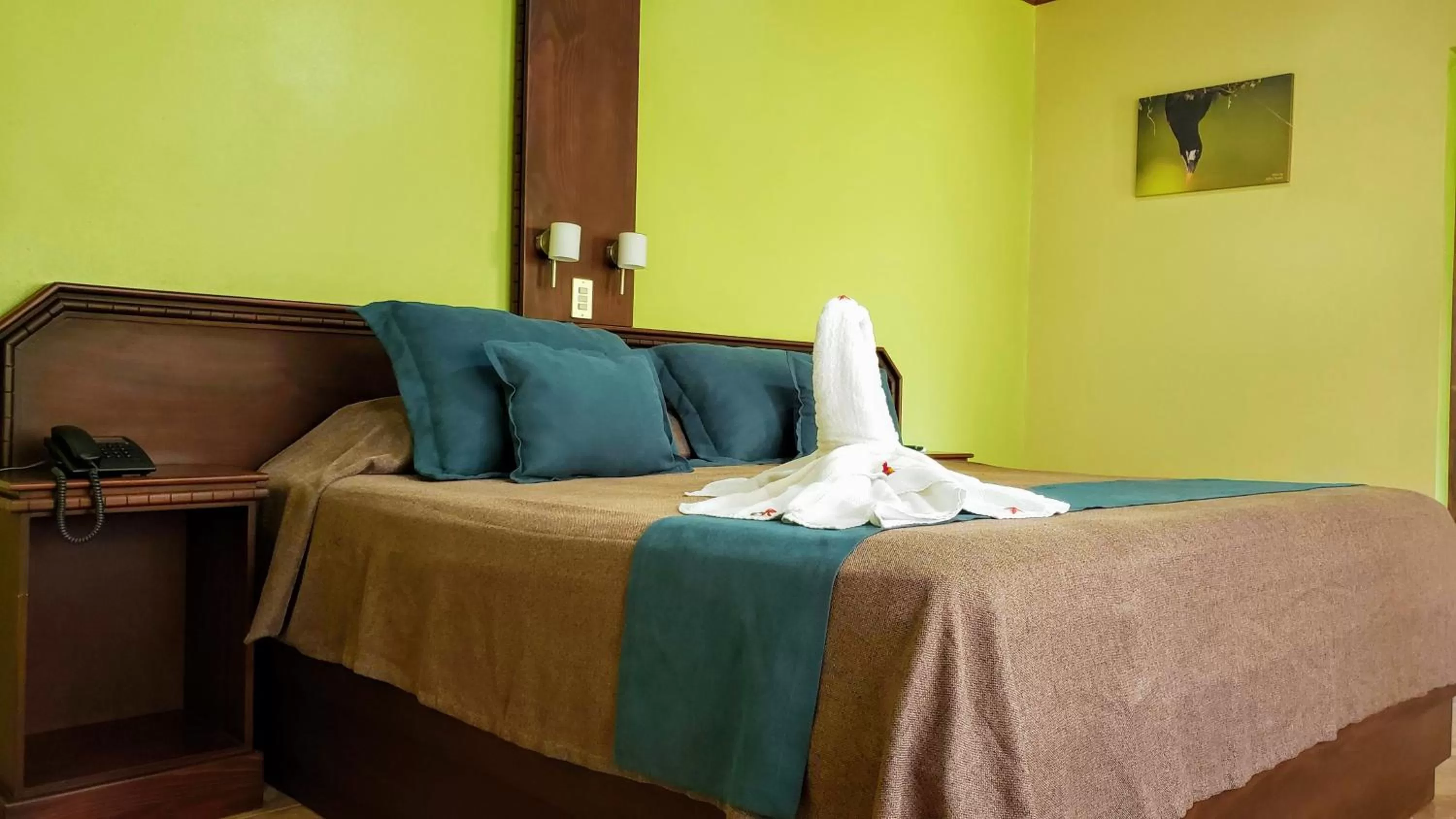 Bed in Volcano Lodge, Hotel & Thermal Experience