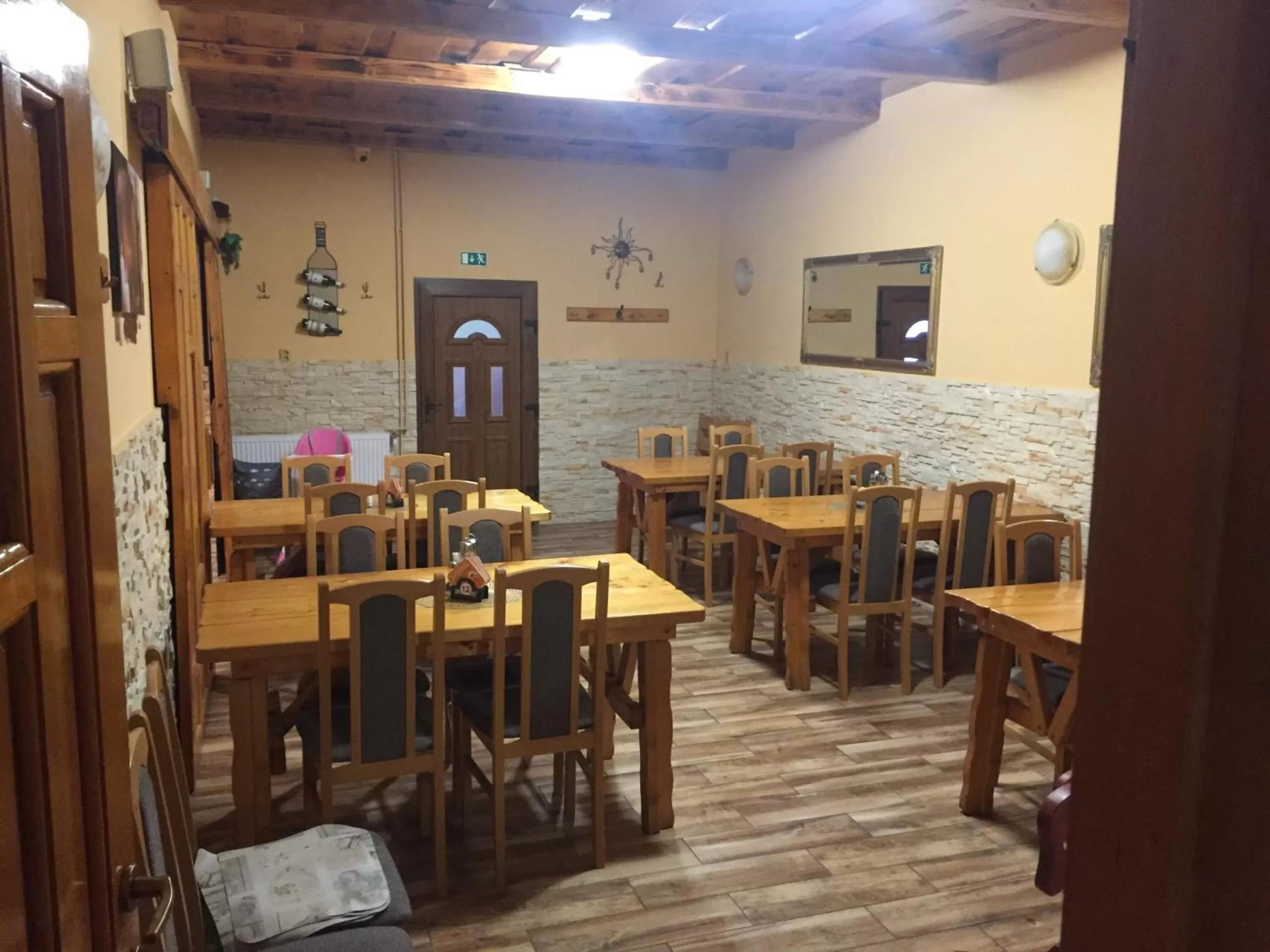 Restaurant/places to eat in Hotel Taurus