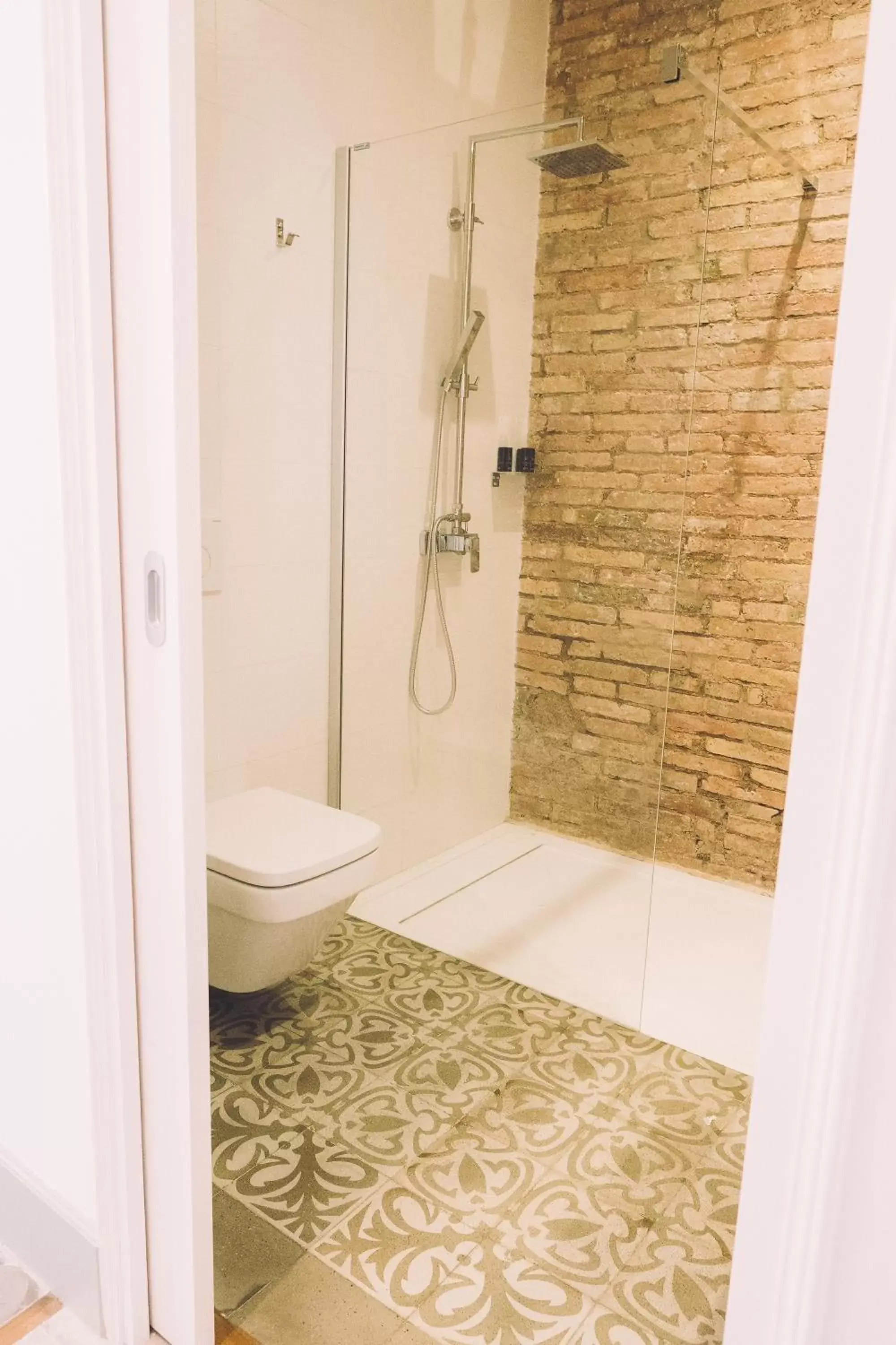 Shower, Bathroom in Hotelet Casa Padró