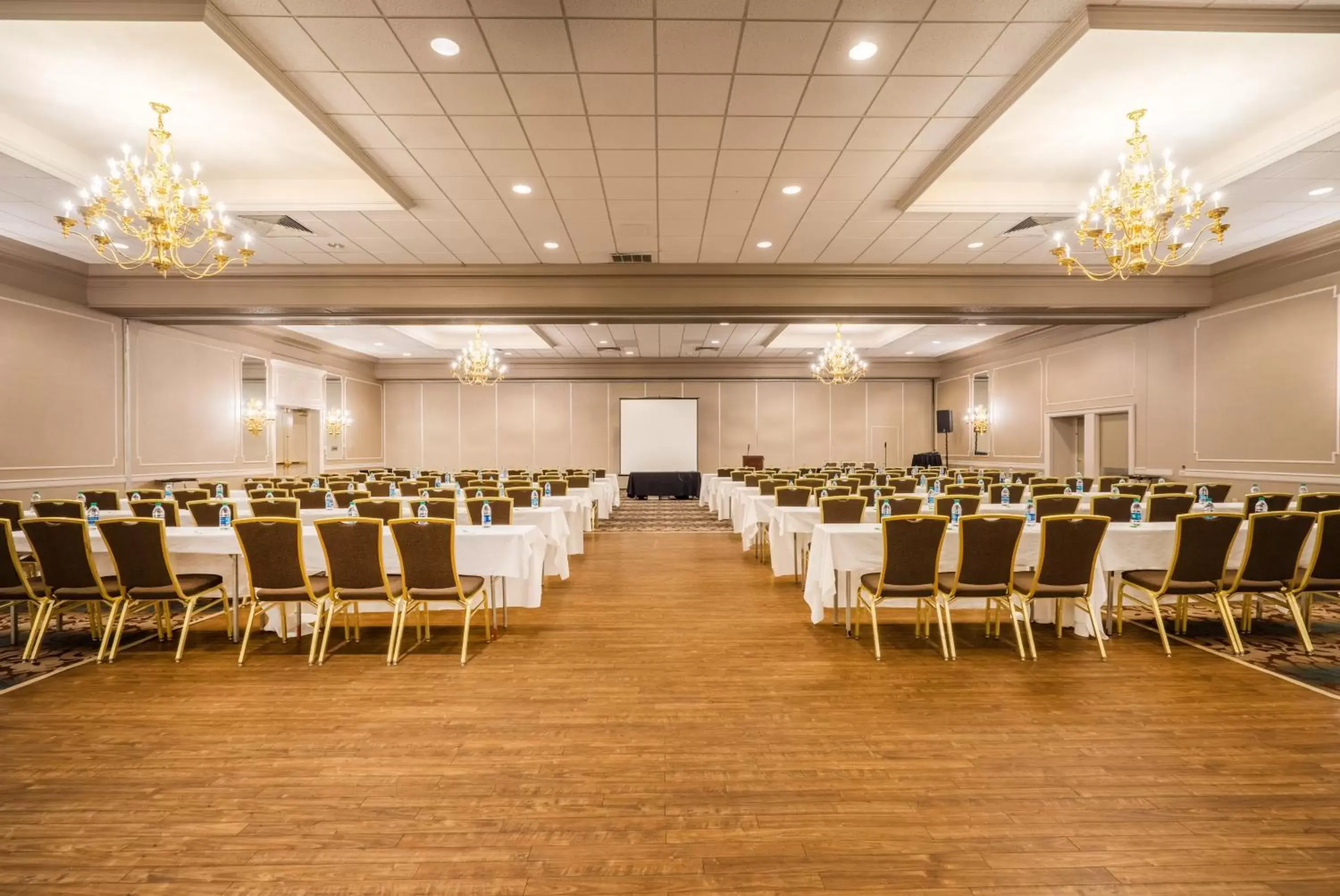 Banquet/Function facilities in enVision Hotel & Conference Center Mansfield-Foxboro