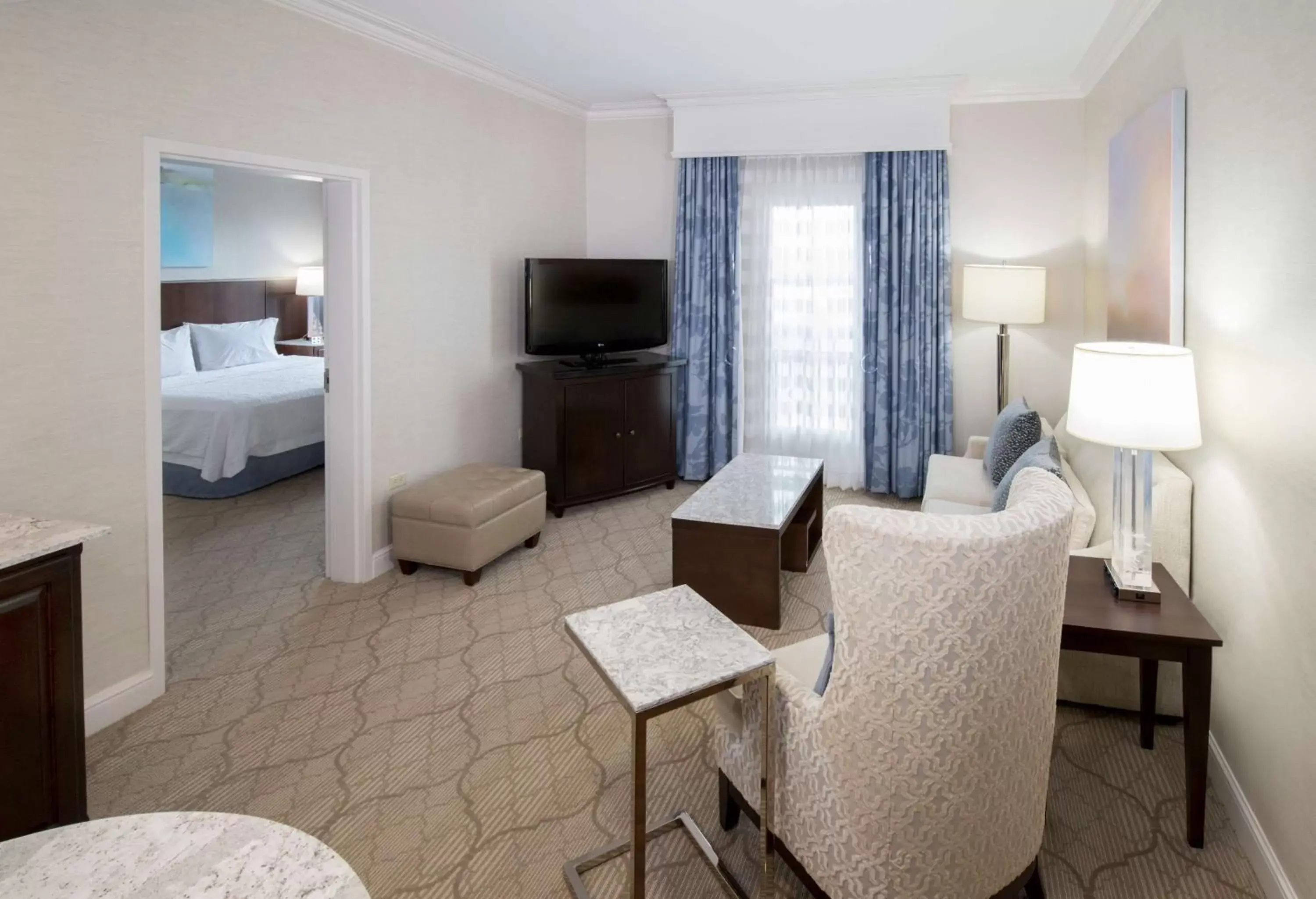 Bedroom, Seating Area in Hampton Inn & Suites South Park at Phillips Place