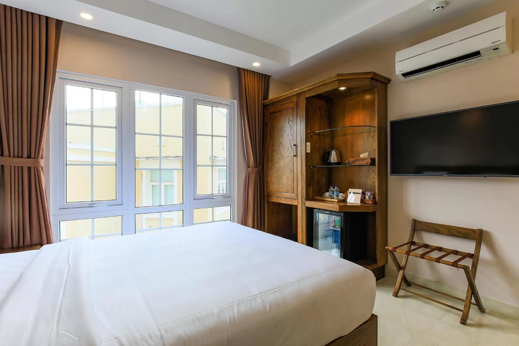 TV and multimedia, Bed in Hoang Lan Hotel