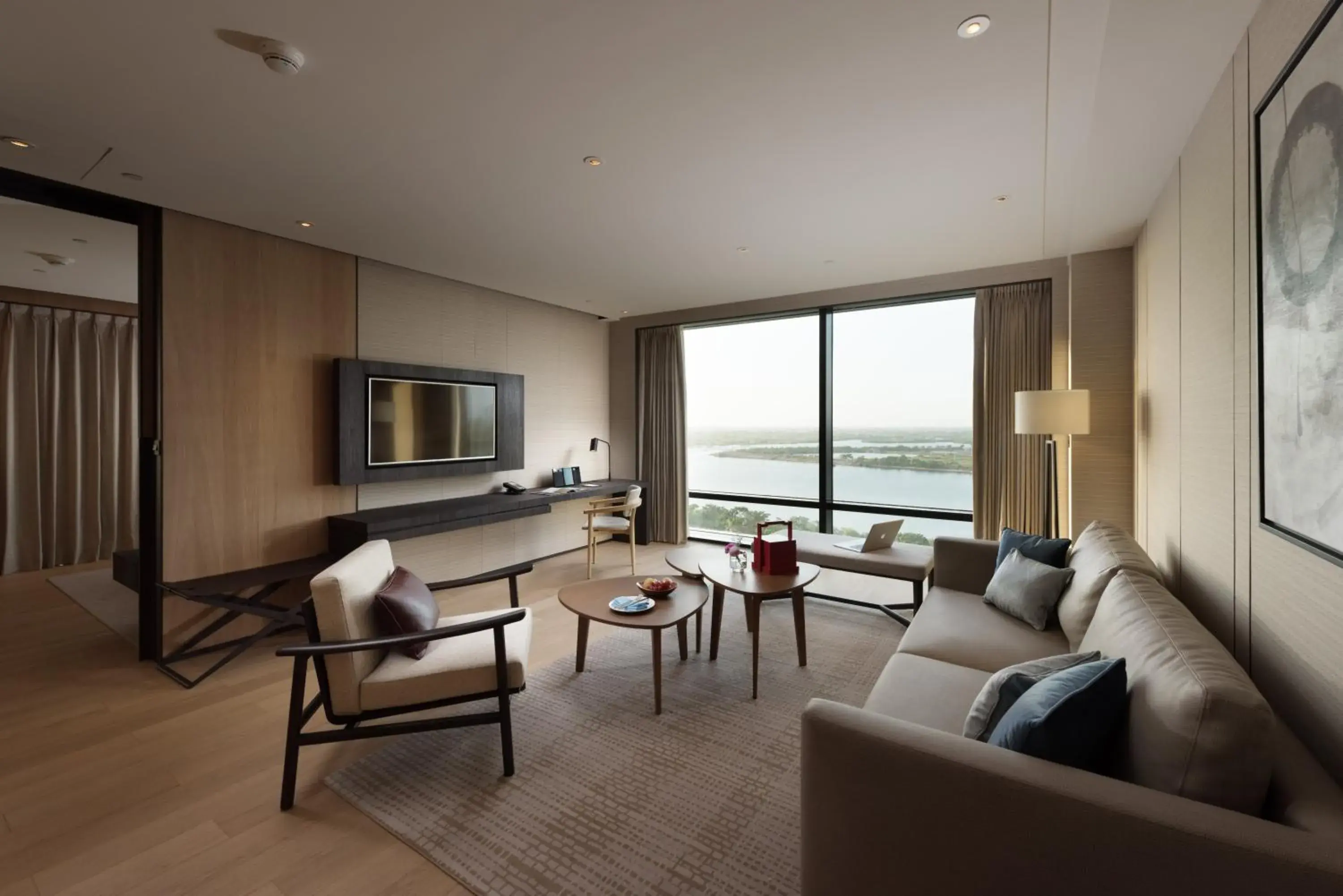 Bedroom, Seating Area in Crowne Plaza Tainan, an IHG Hotel