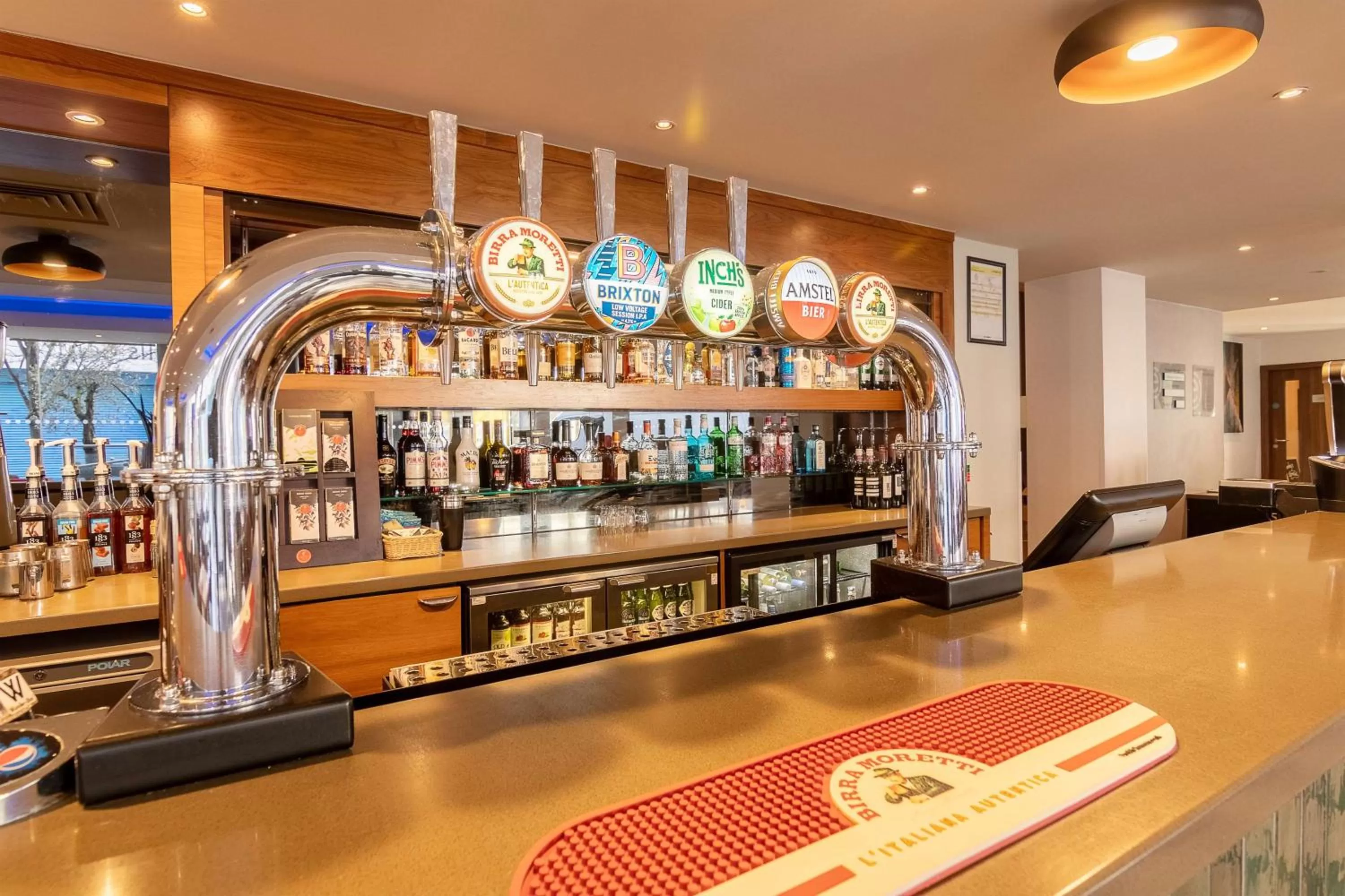 Lounge or bar in Ramada Encore Leicester City Centre