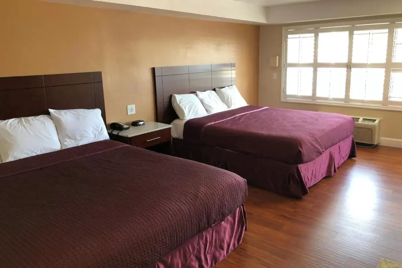 Bed in Travelodge by Wyndham Harbor City