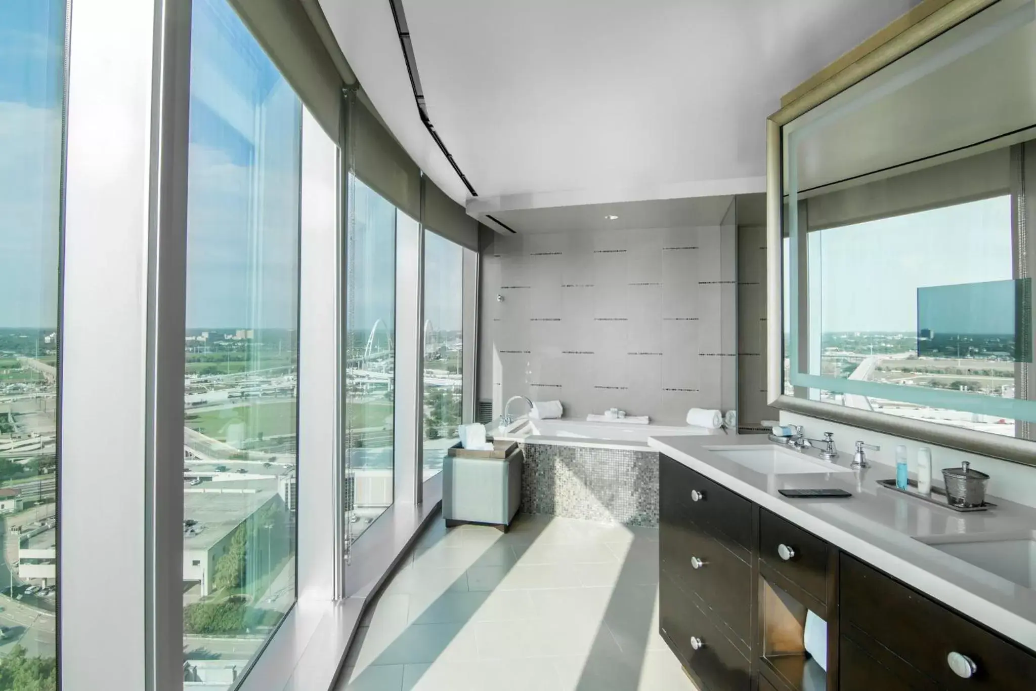 Photo of the whole room, Kitchen/Kitchenette in Omni Dallas Hotel