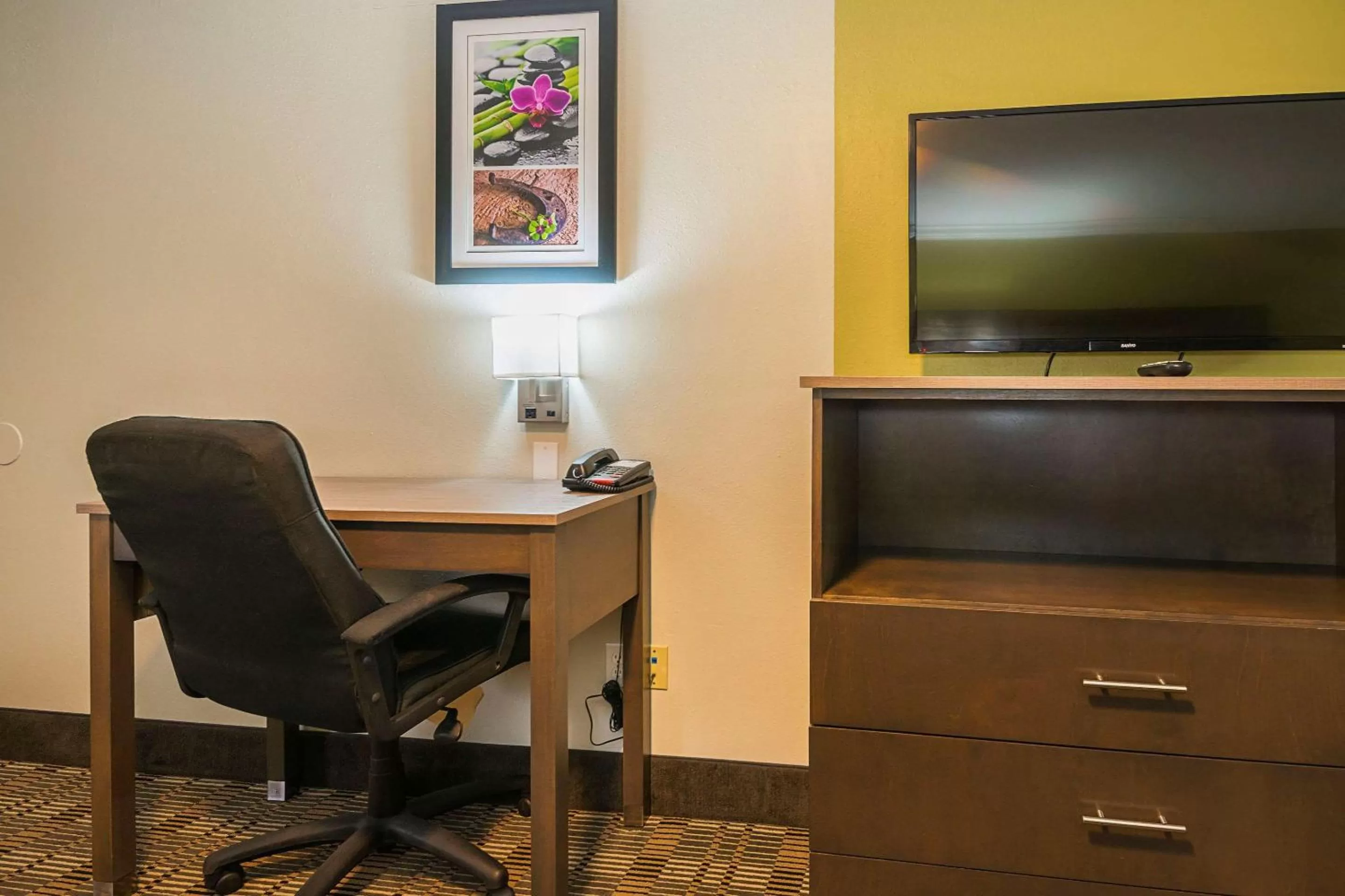 Bedroom in Quality Inn DeRidder