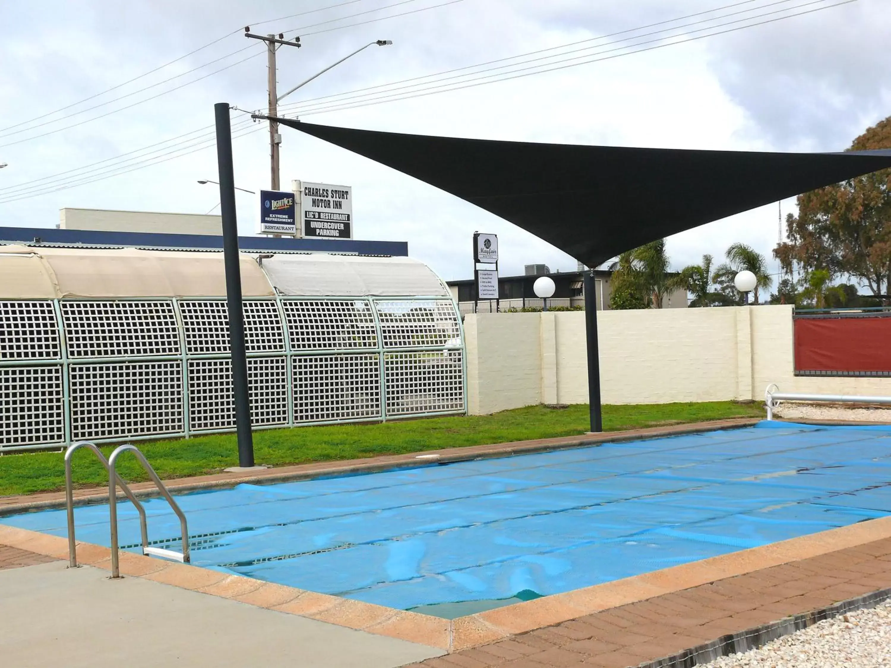 Swimming Pool in Charles Sturt Motor Inn