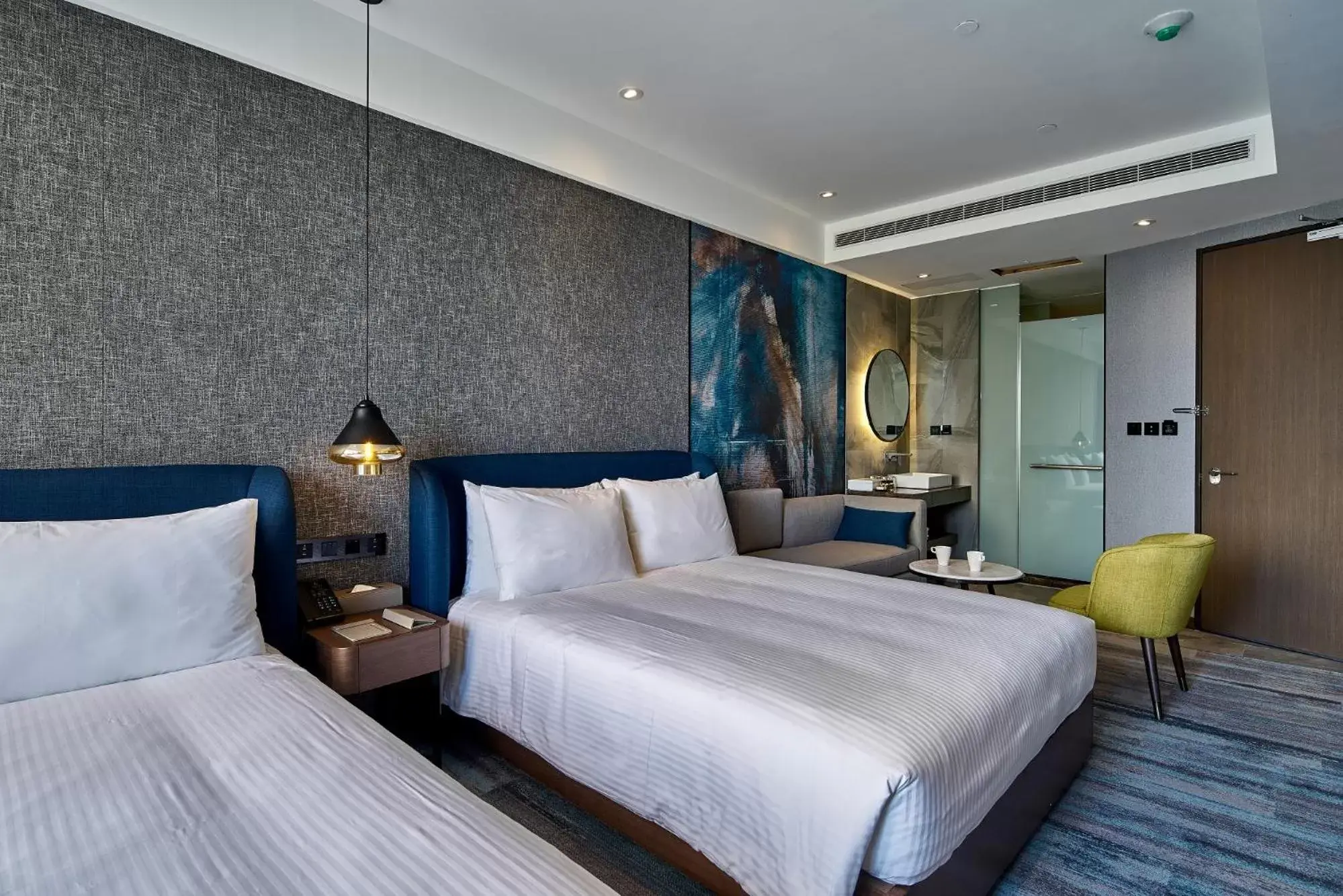 Living room, Bed in Harbour 10 Hotel