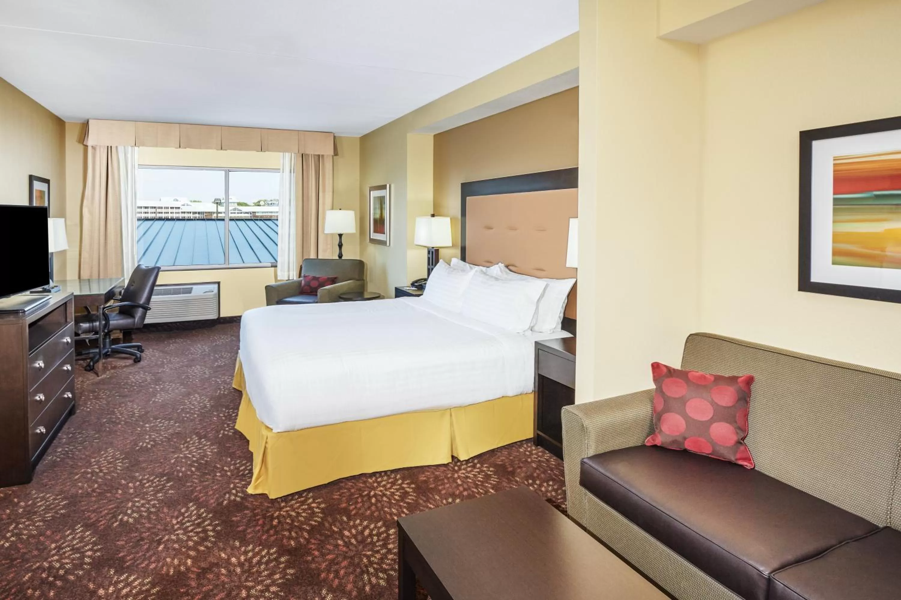 Photo of the whole room, Bed in Holiday Inn Express & Suites Sandusky by IHG