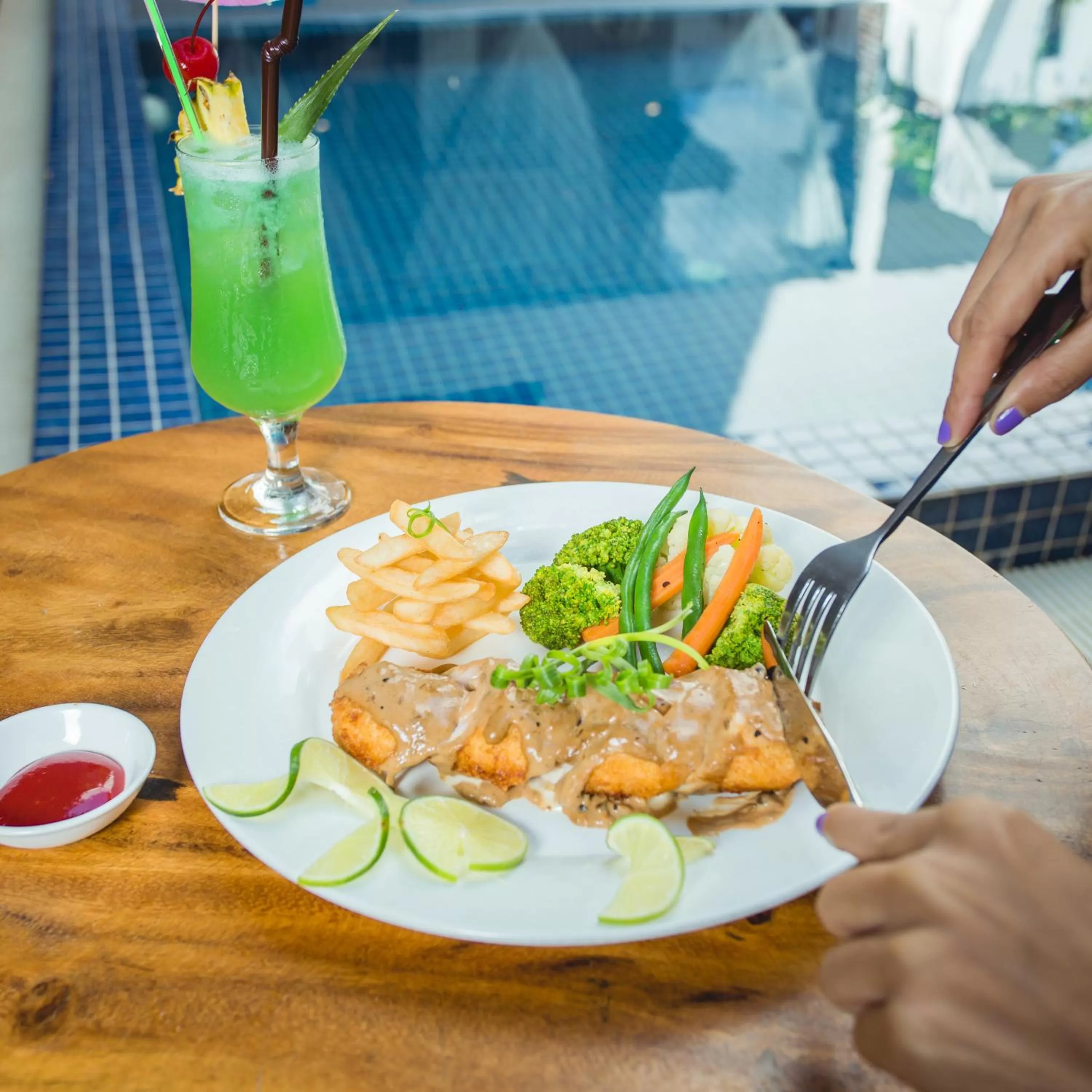 Restaurant/places to eat in Home Chic Hotel