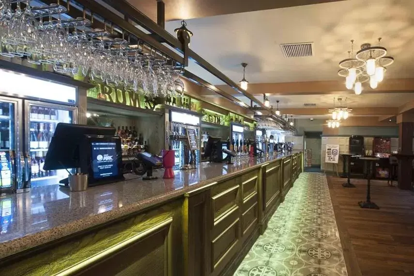 Lounge/Bar in The Crown Hotel Wetherspoon