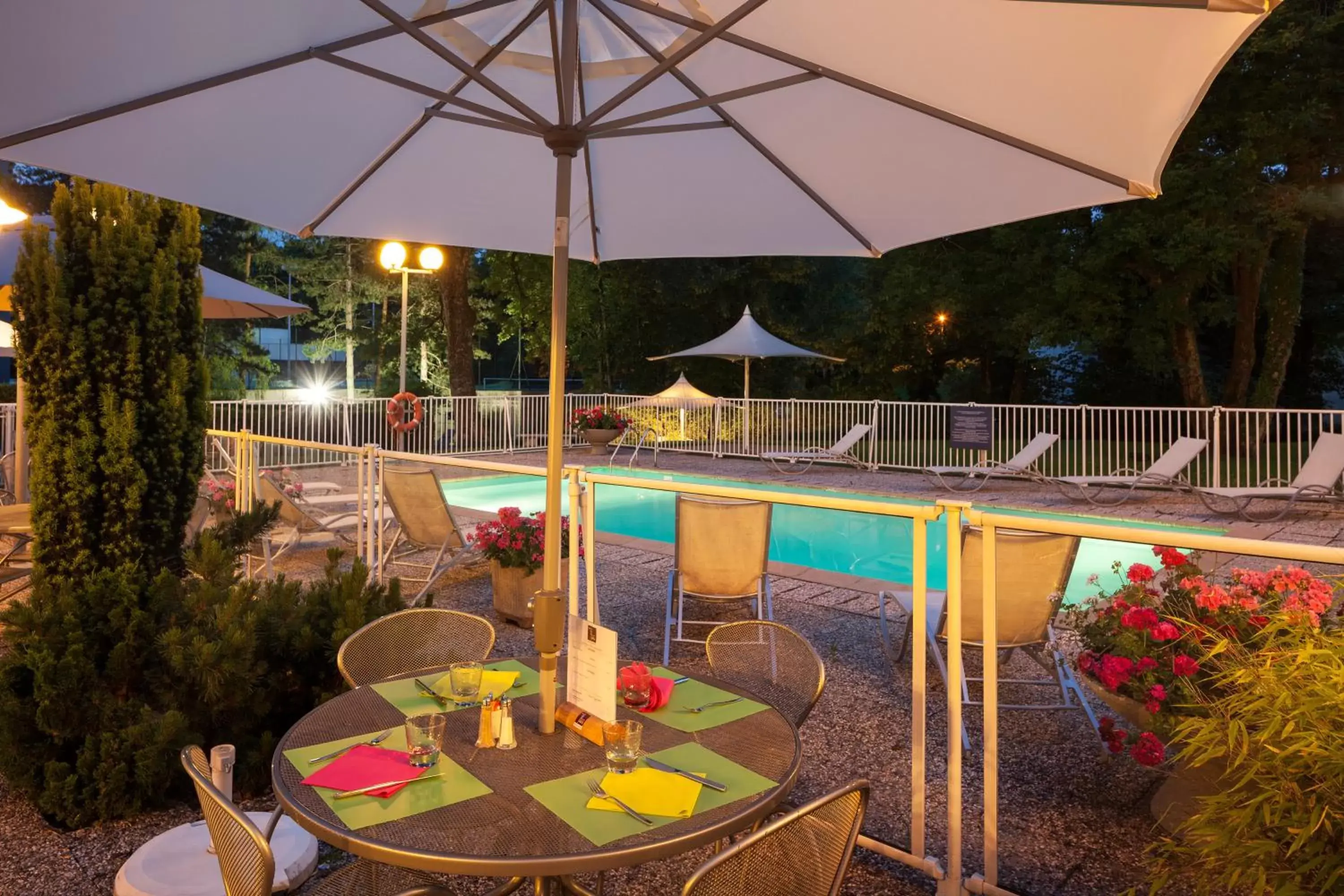 Balcony/Terrace, Swimming Pool in ibis Styles Besançon